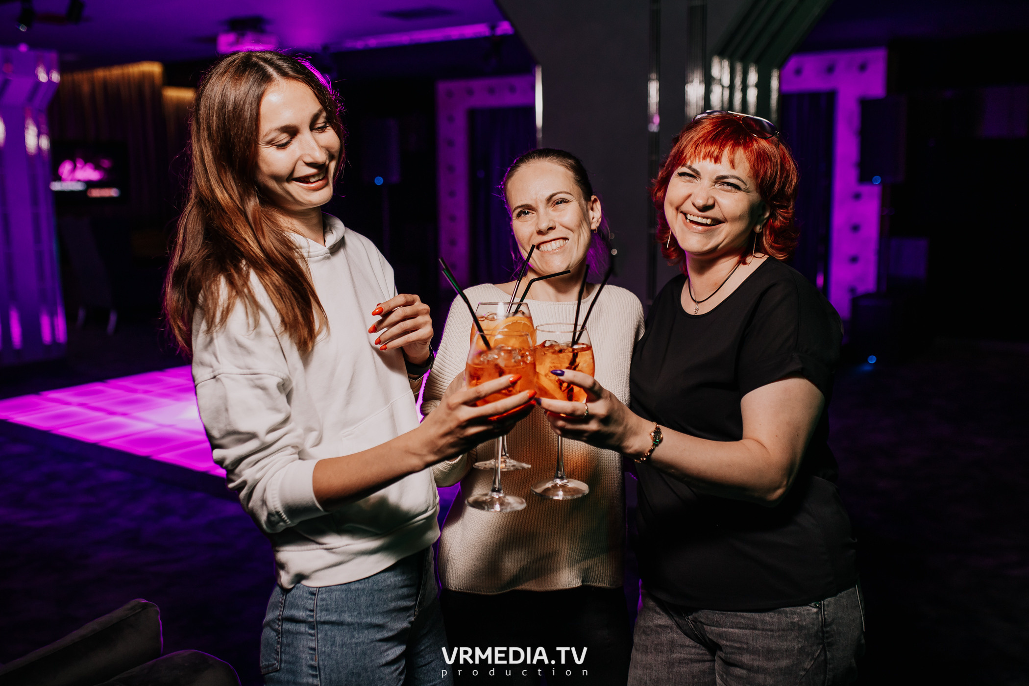 Пятничная вечеринка в караоке-баре «Volna»