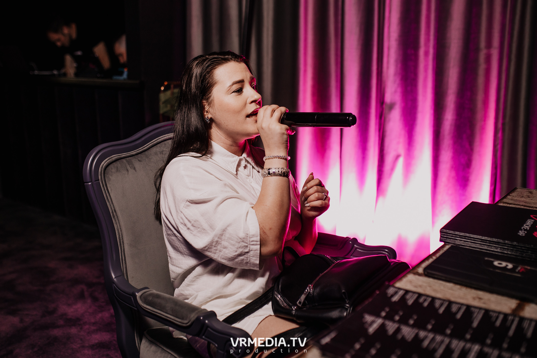 Пятничная вечеринка в караоке-баре «Volna»