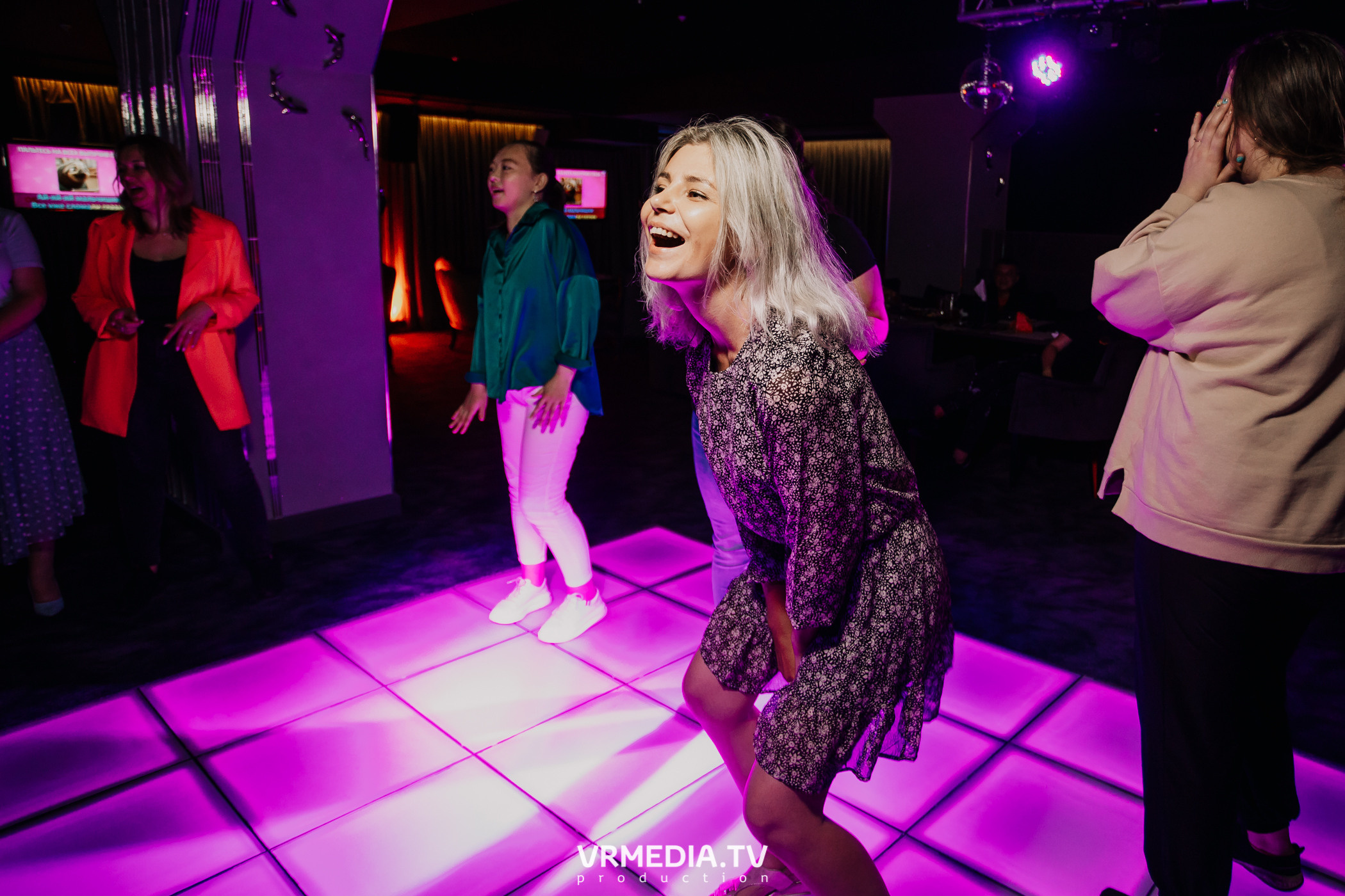 IQ party в караоке-баре «Volna»