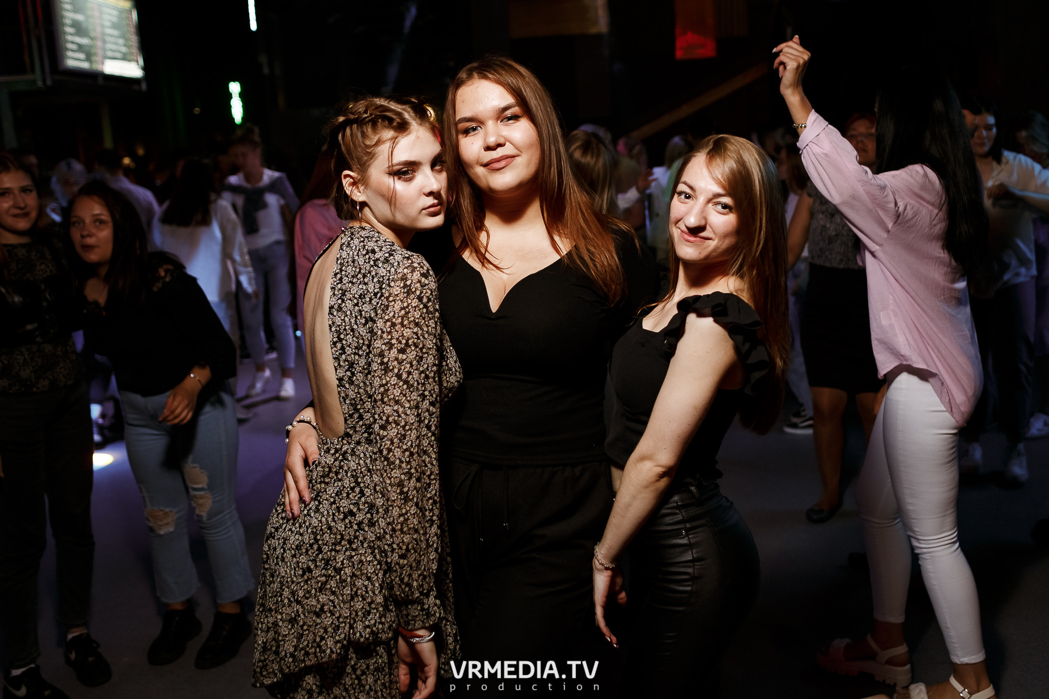 Выходные в баре «DOSKI»