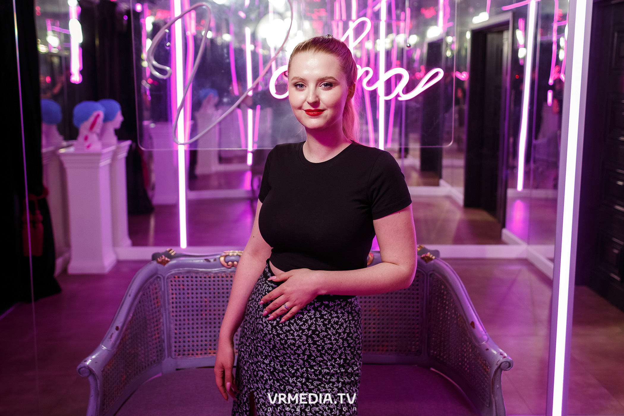 Золотая пятница. Вечеринка 90х в караоке-баре «Volna»