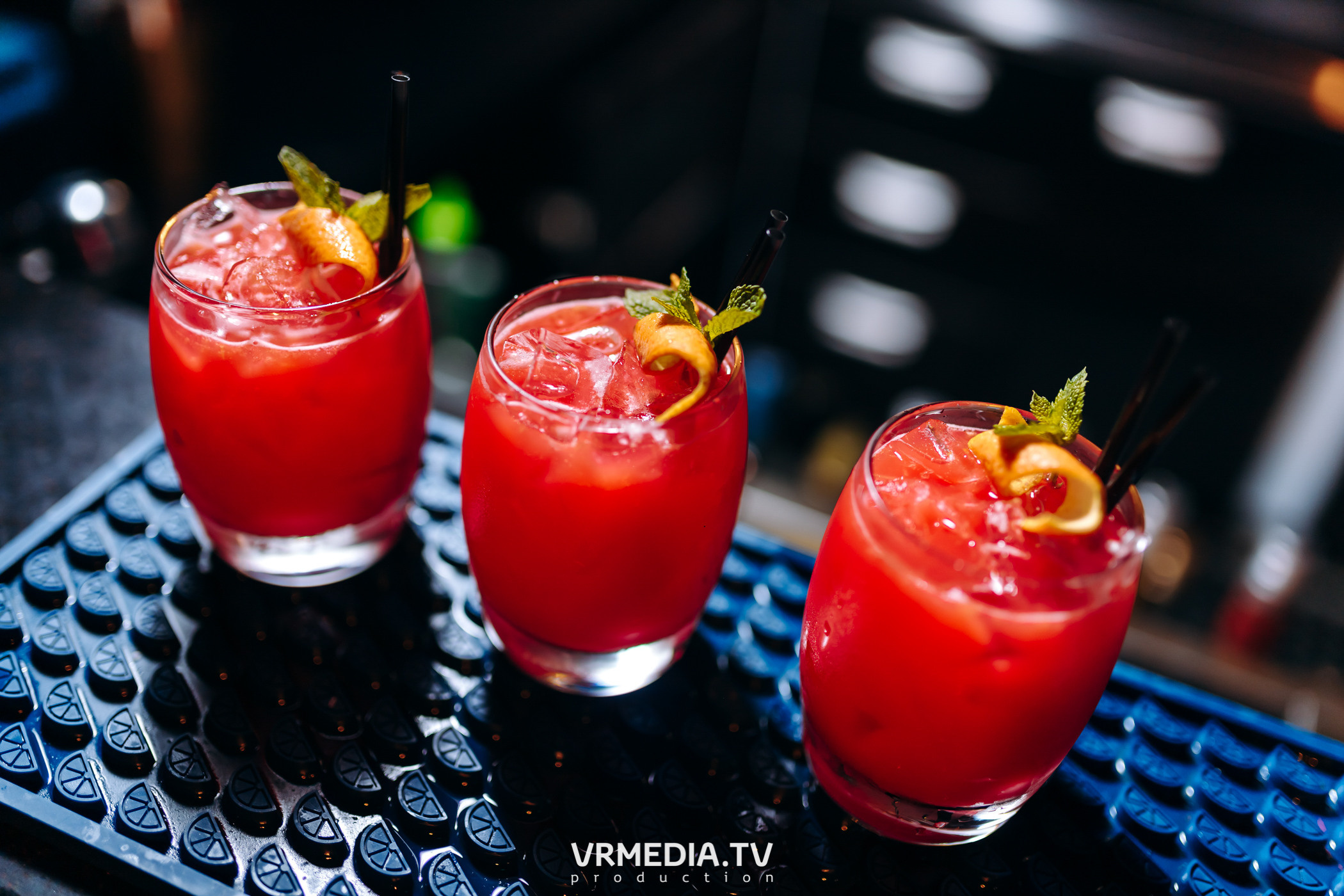 Love is… в караоке-баре «Volna»