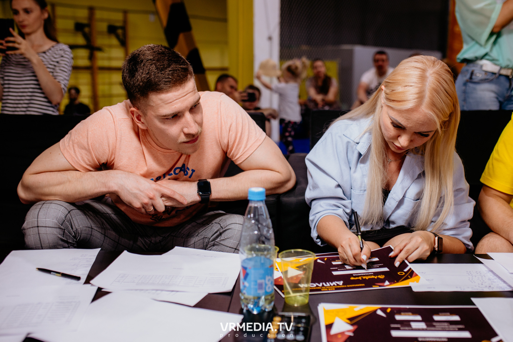 Соревнования по прыжкам на батуте в «Apache Jump»