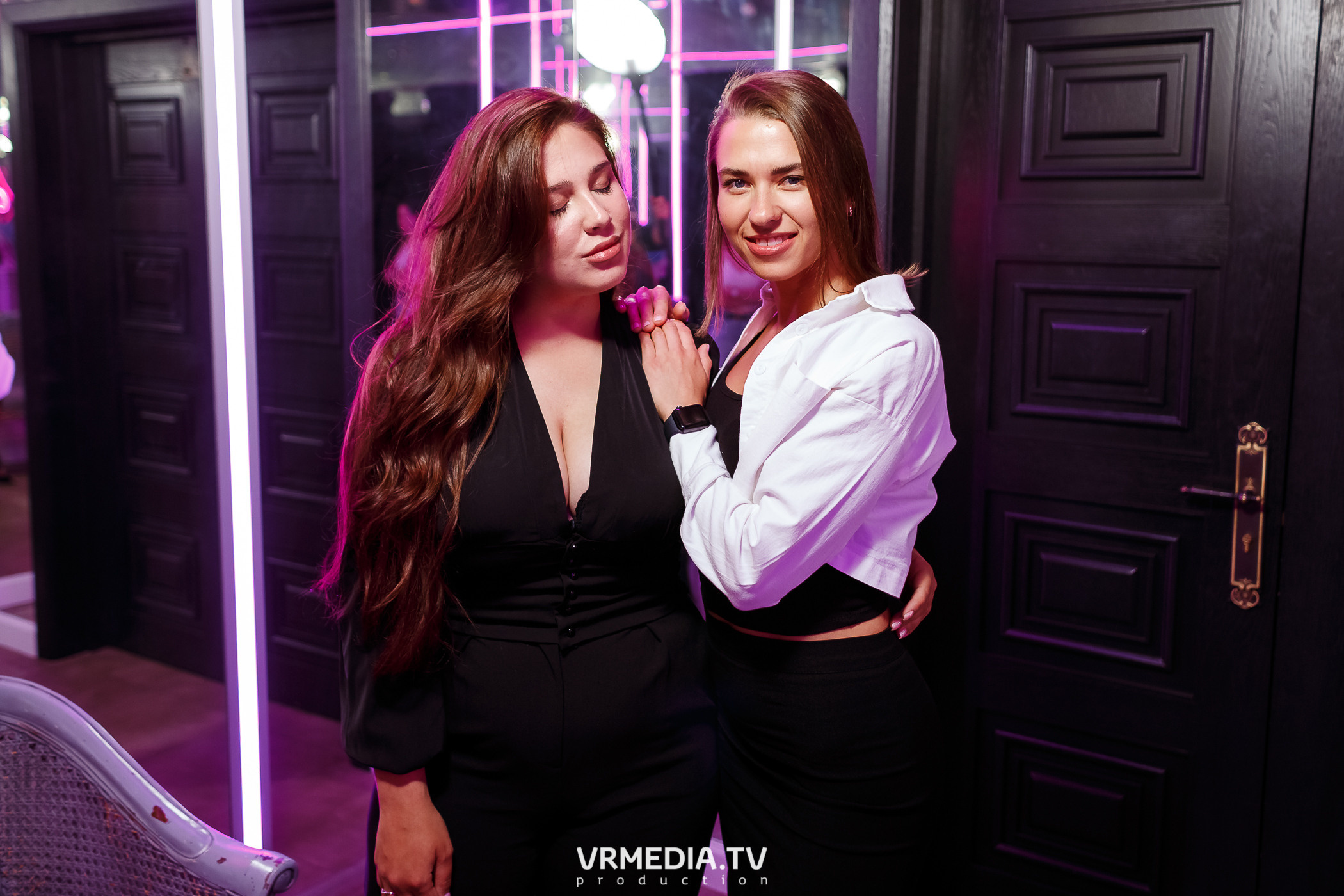 Золотая пятница. Вечеринка 90х в караоке-баре «Volna»