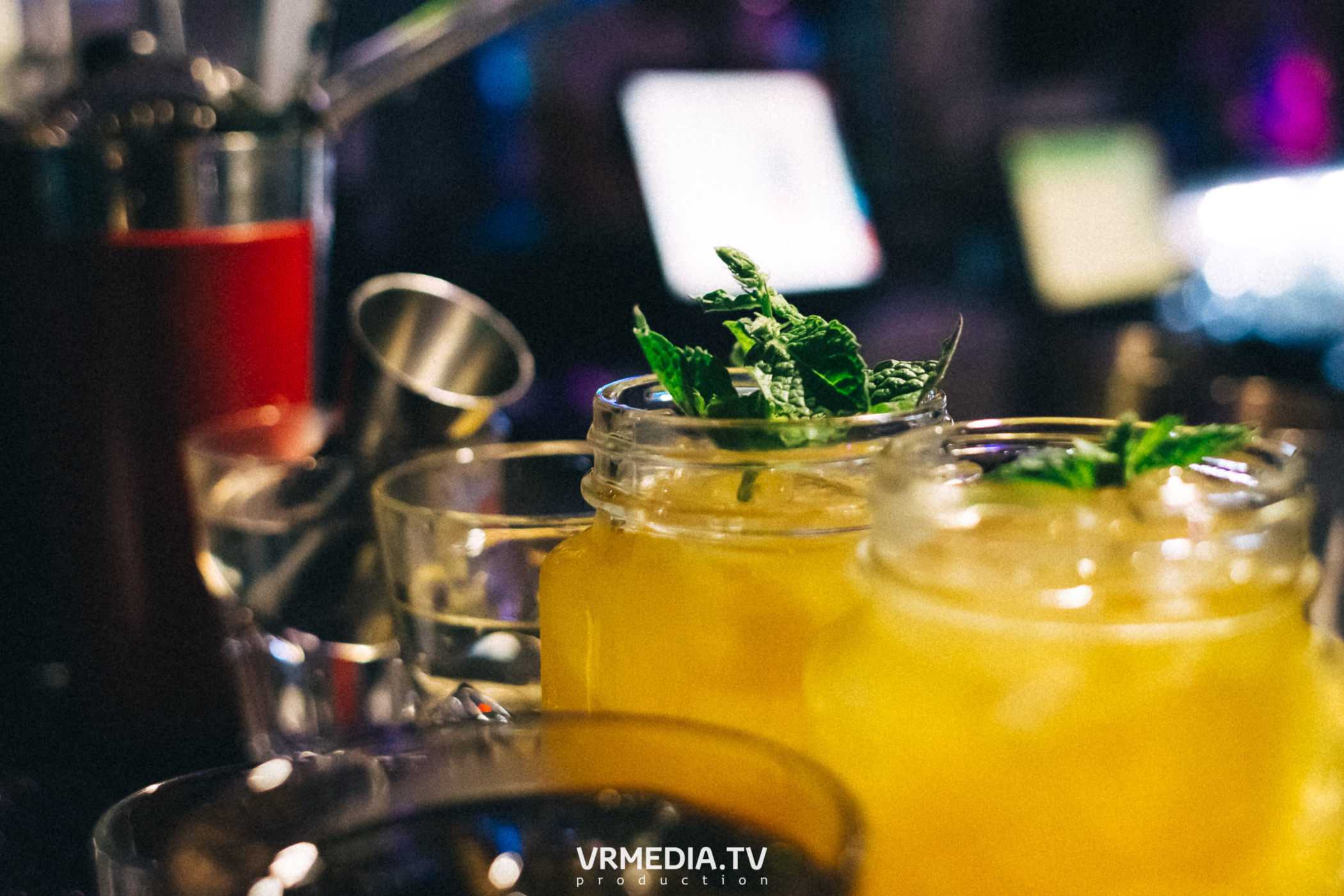 Bunny Hard в баре «DOSKI»