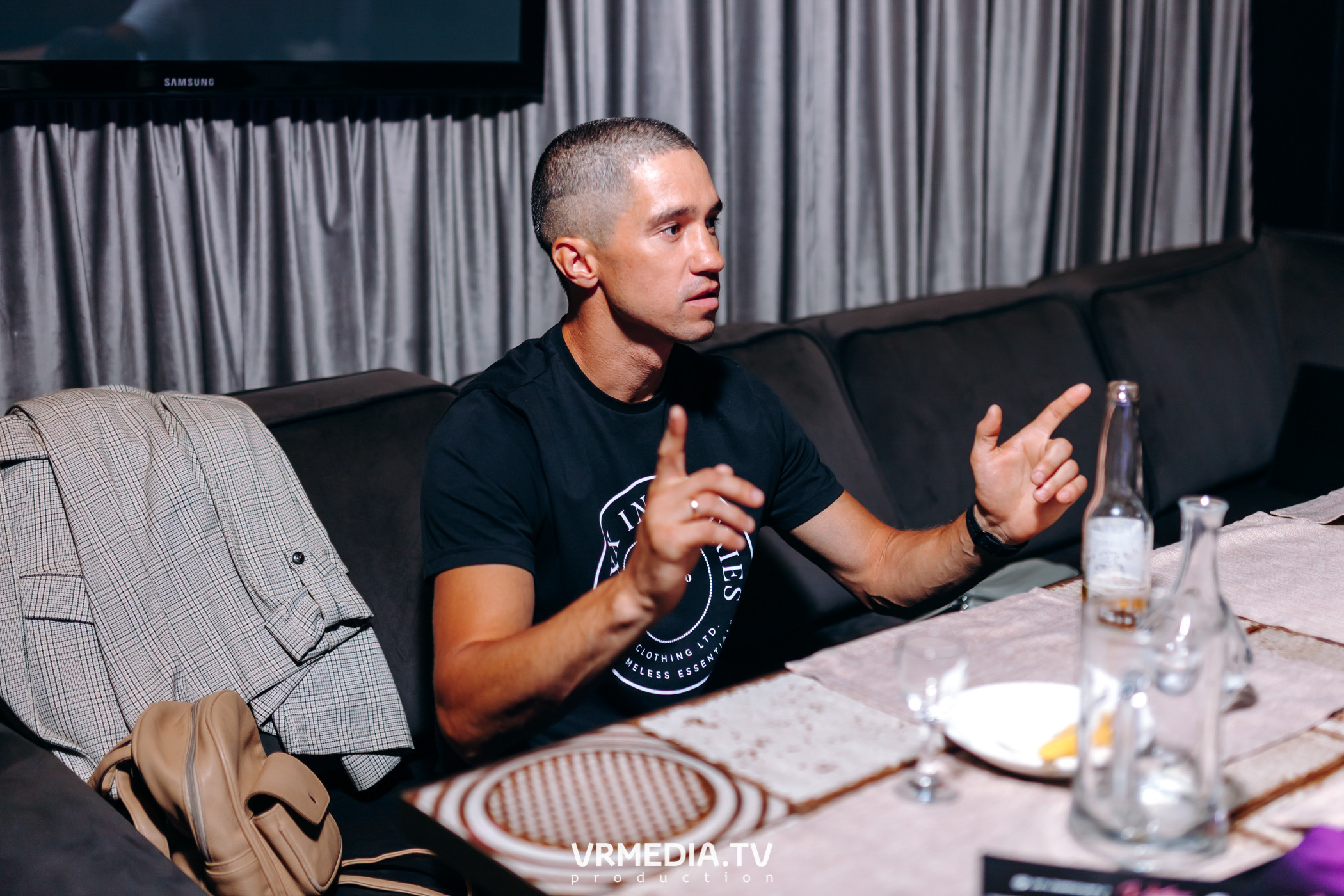 Love is… в караоке-баре «Volna»