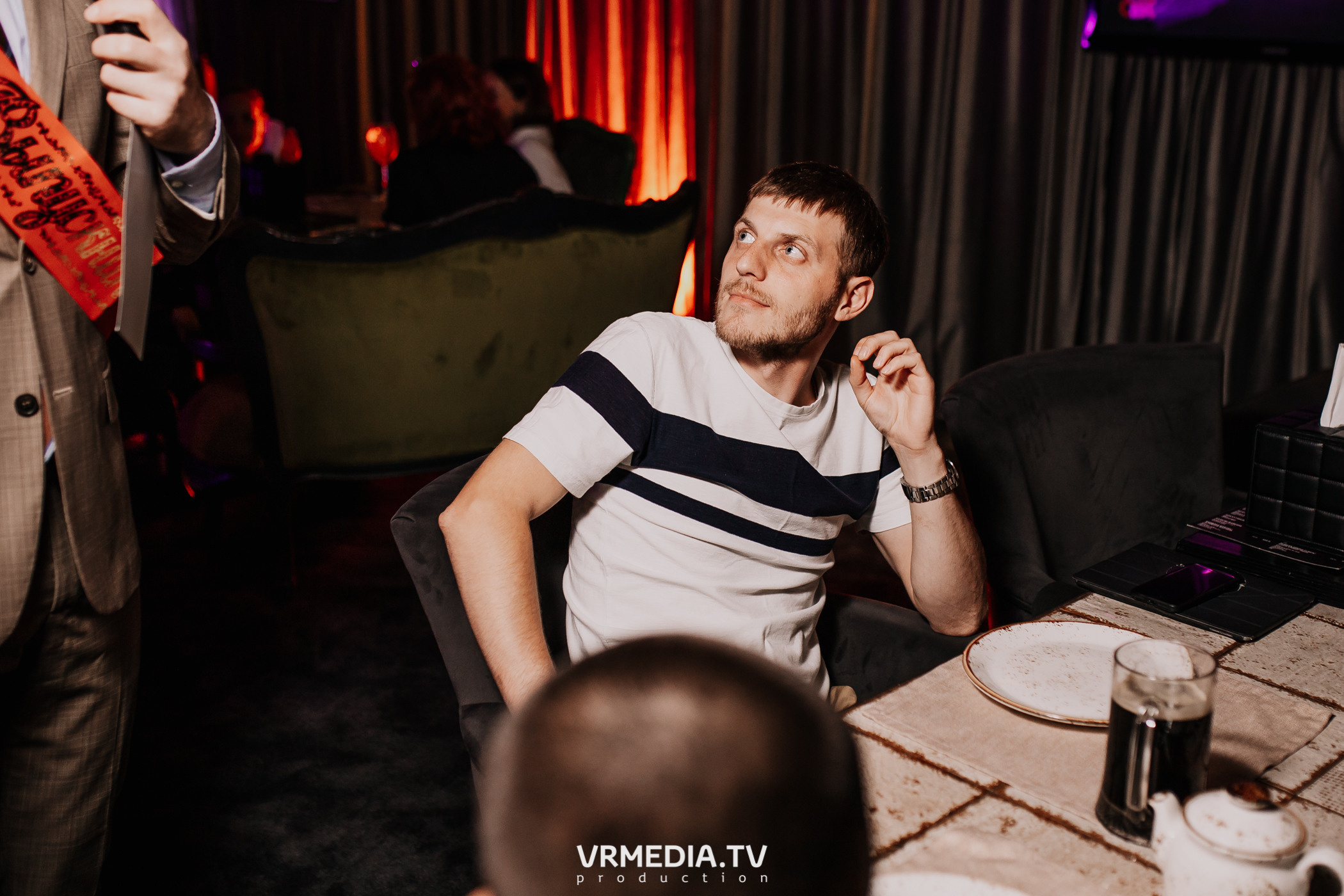 Пятничная вечеринка в караоке-баре «Volna»