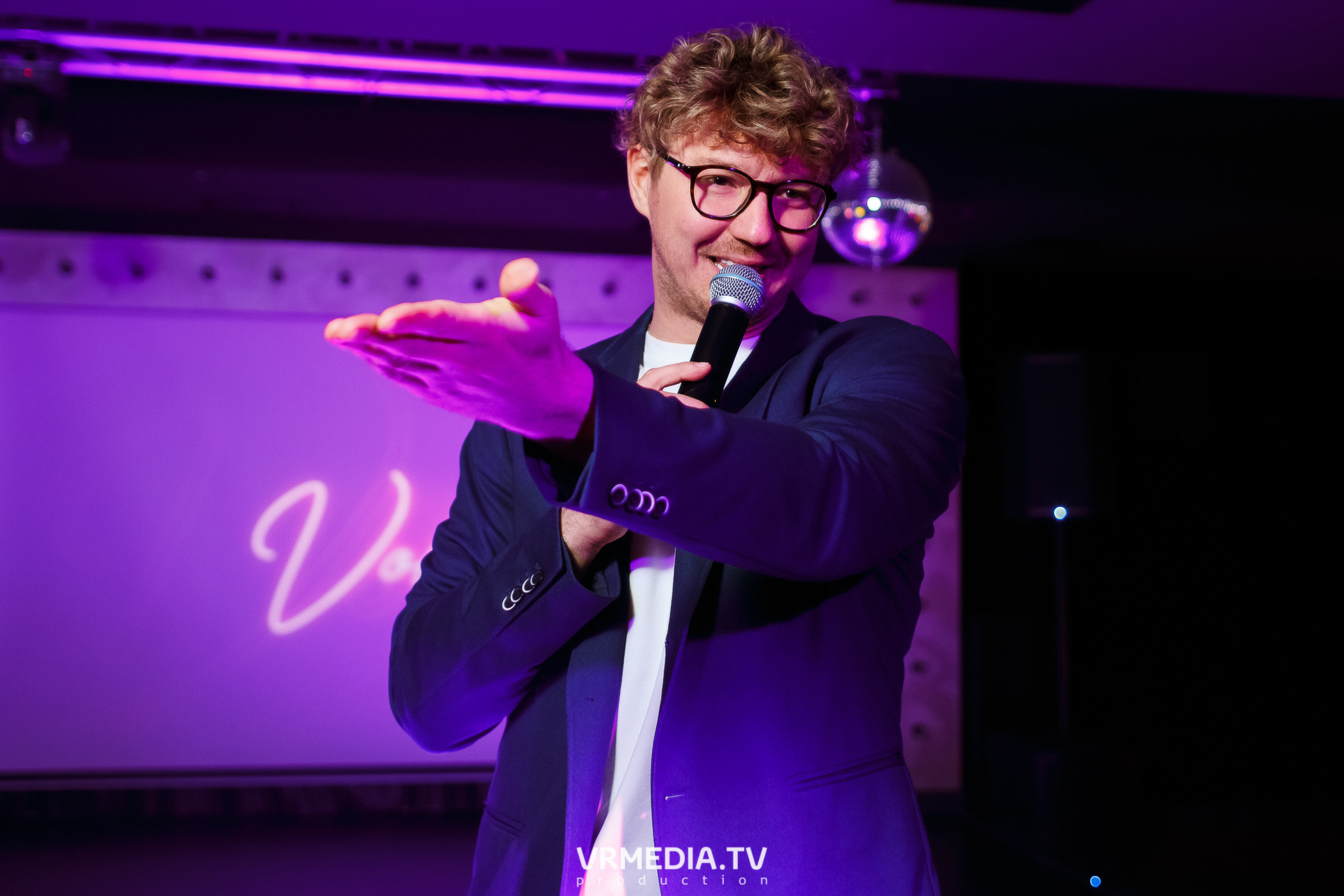 Колесо фортуны в караоке-баре «Volna»