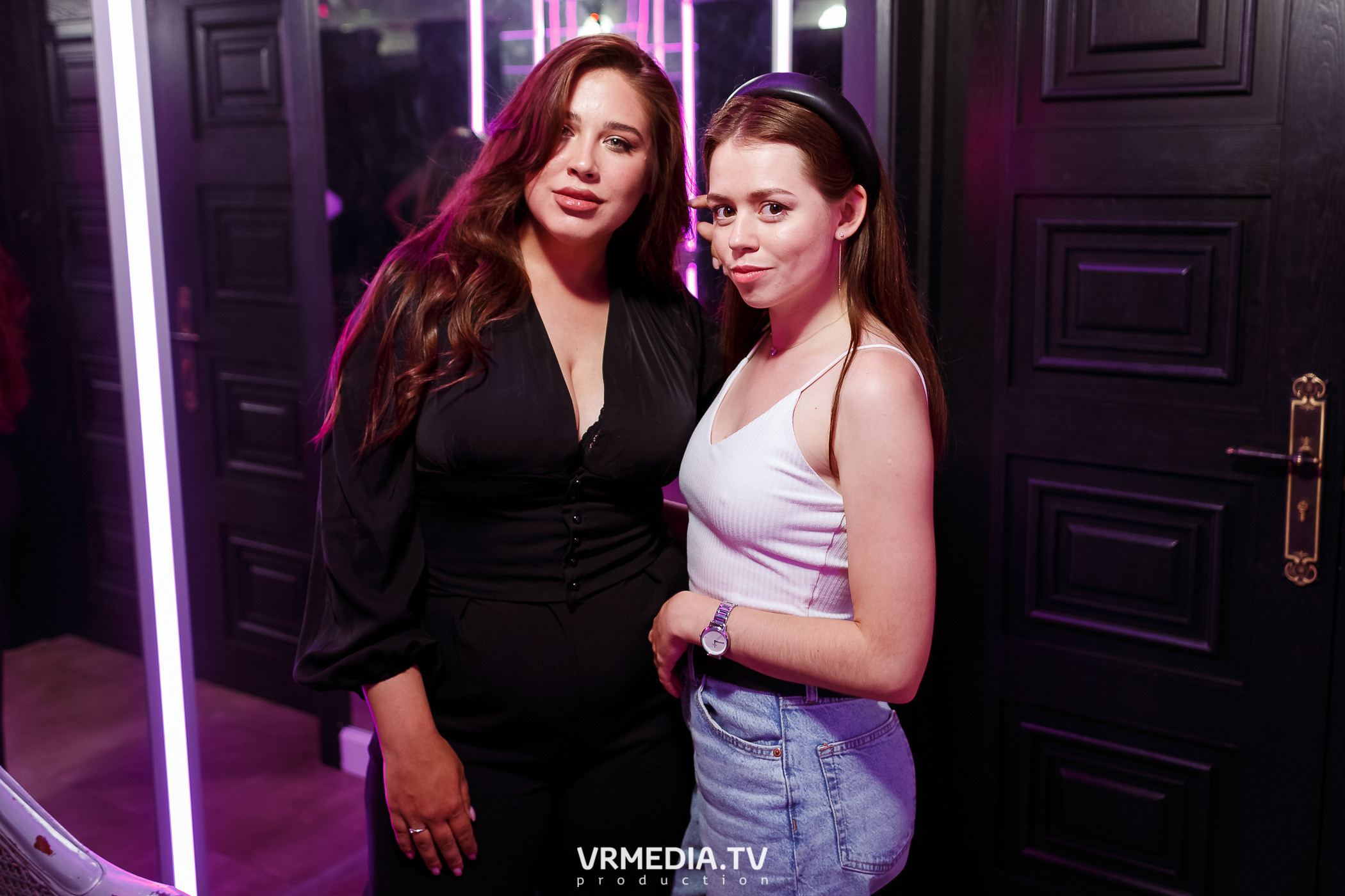 Золотая пятница. Вечеринка 90х в караоке-баре «Volna»