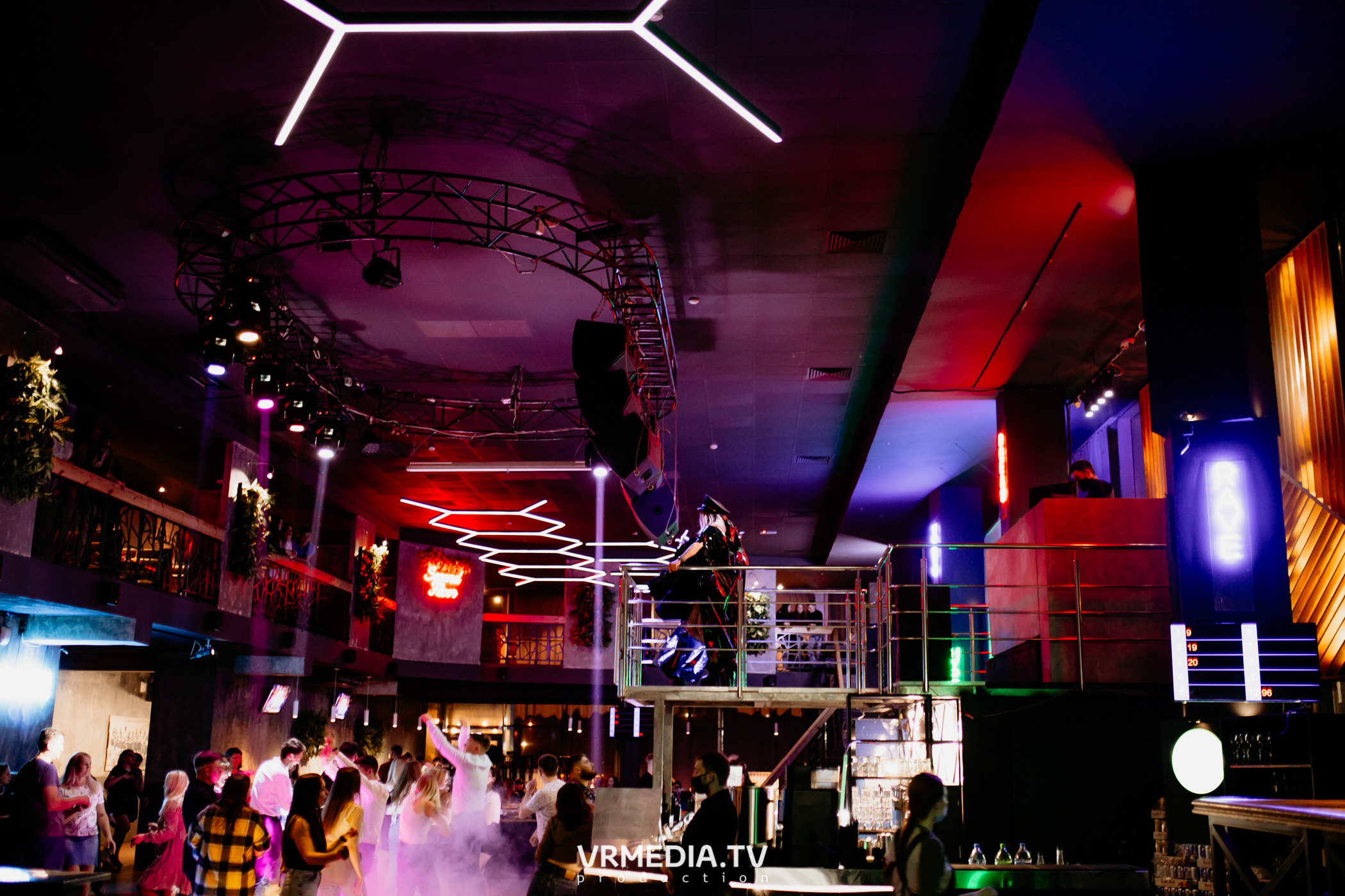 Выходные в баре «DOSKI»