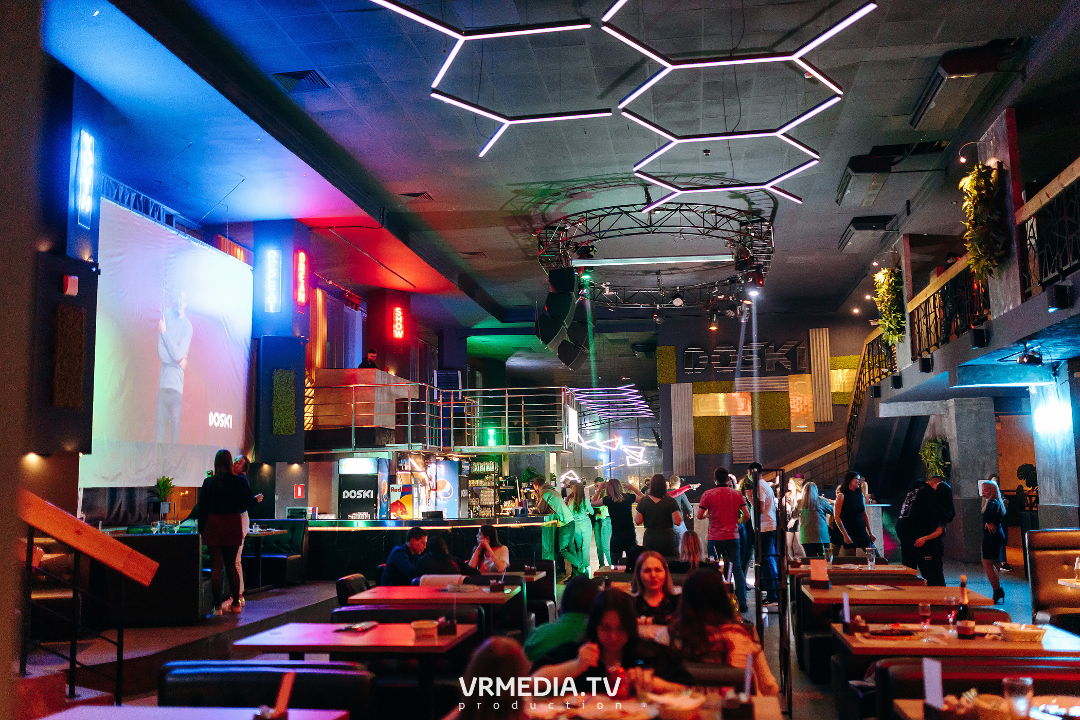 Выходные в баре «DOSKI»