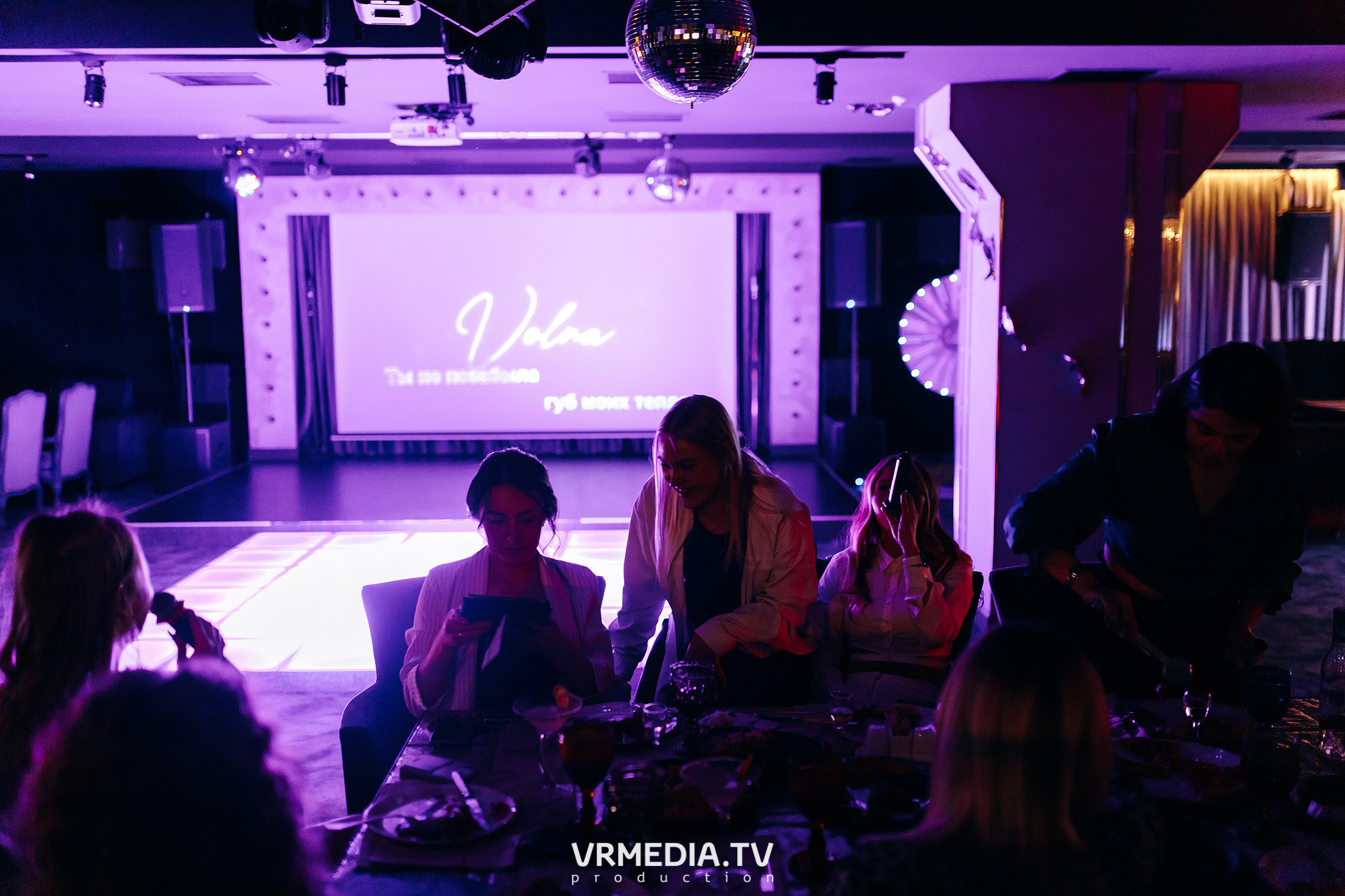 Колесо Фортуны в караоке-баре «Volna»