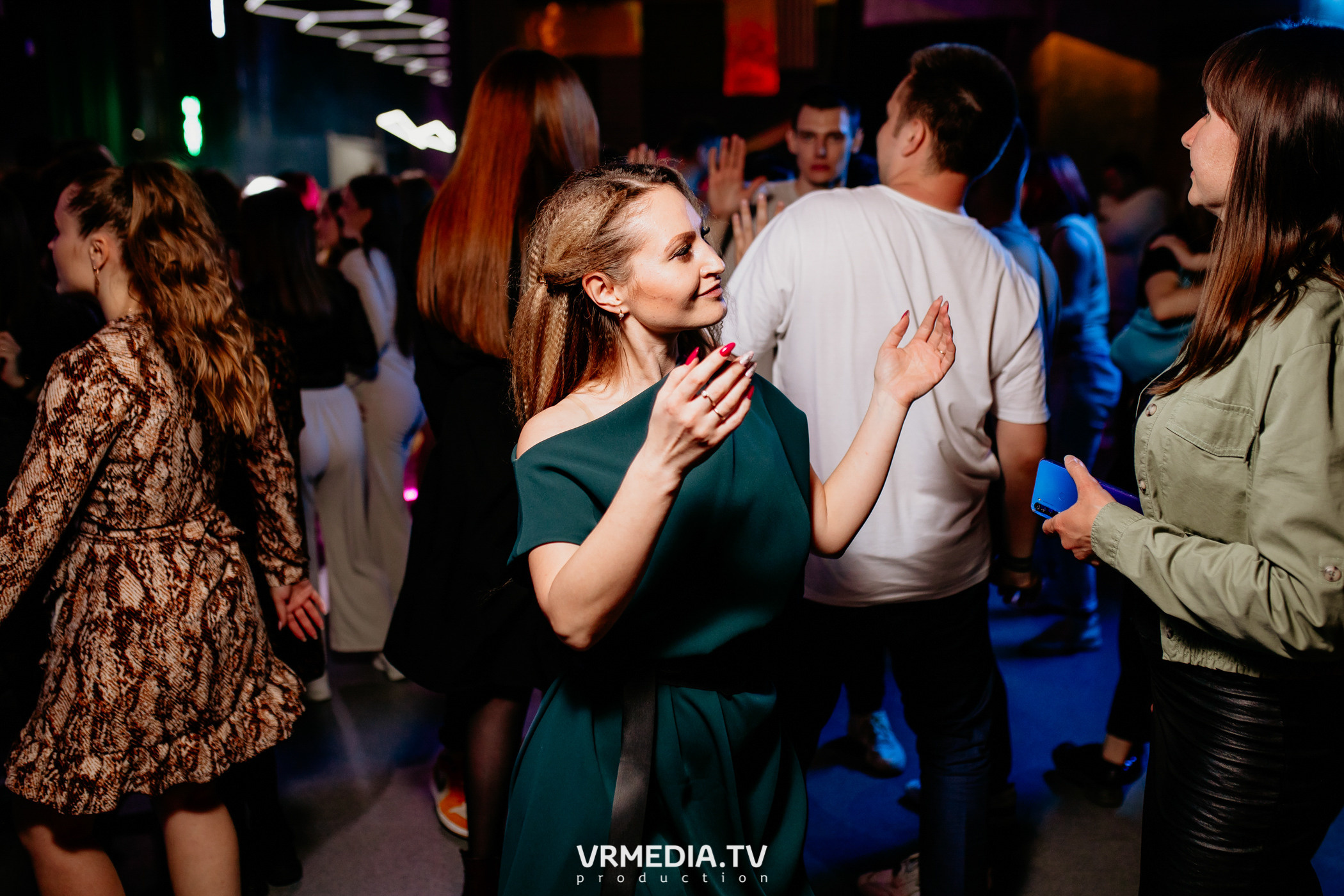 Выходные в баре «DOSKI»