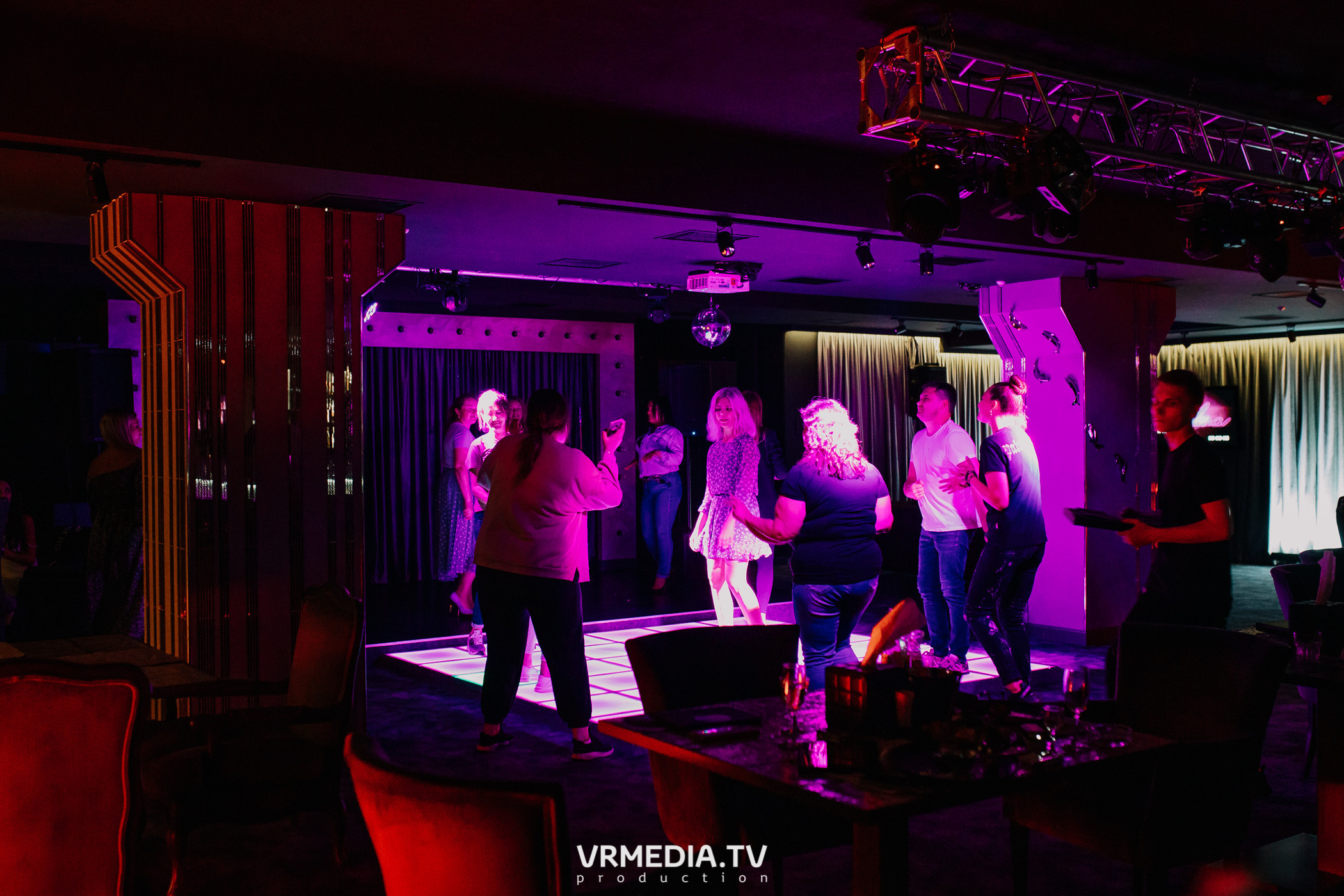 IQ party в караоке-баре «Volna»