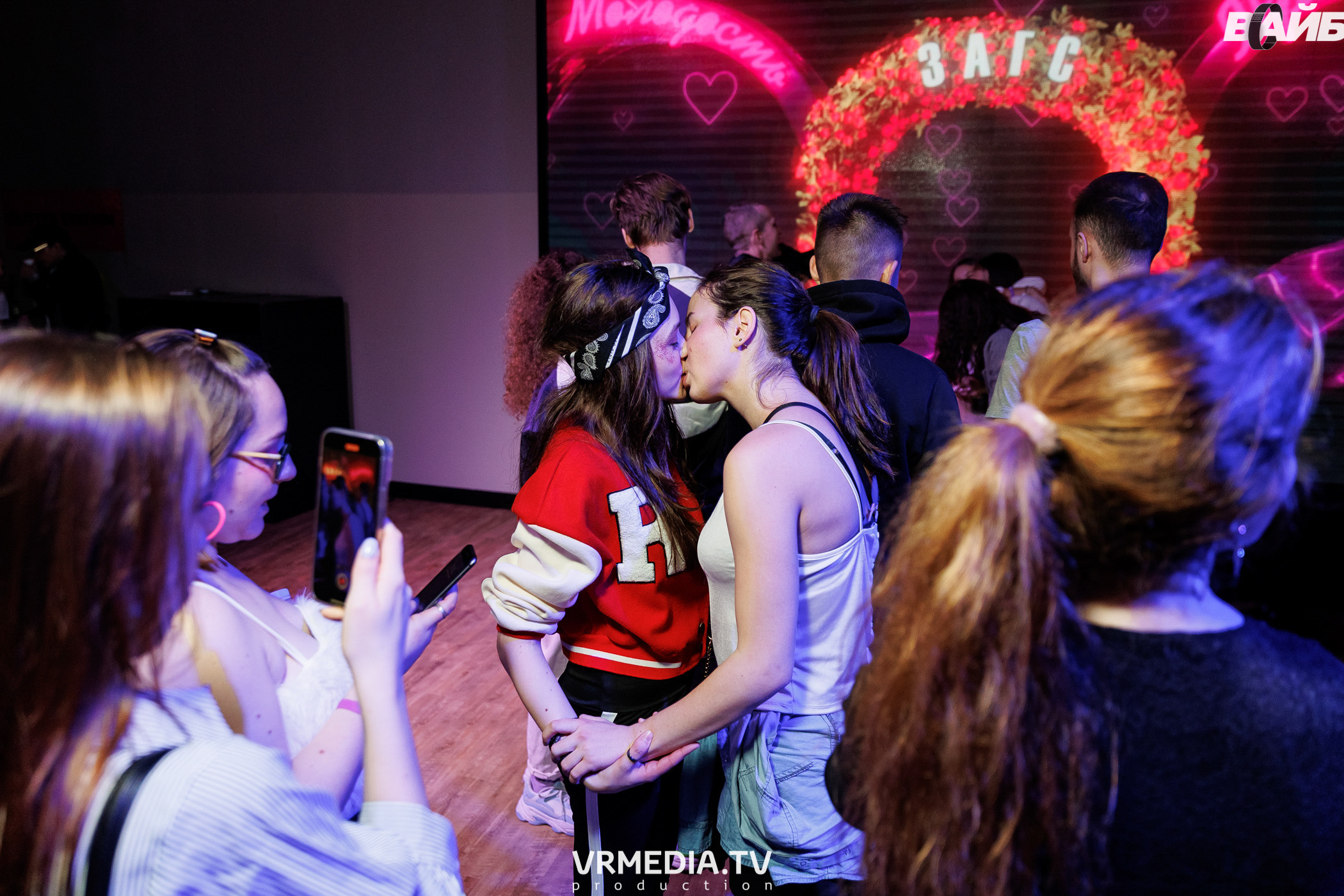 Молодость простит