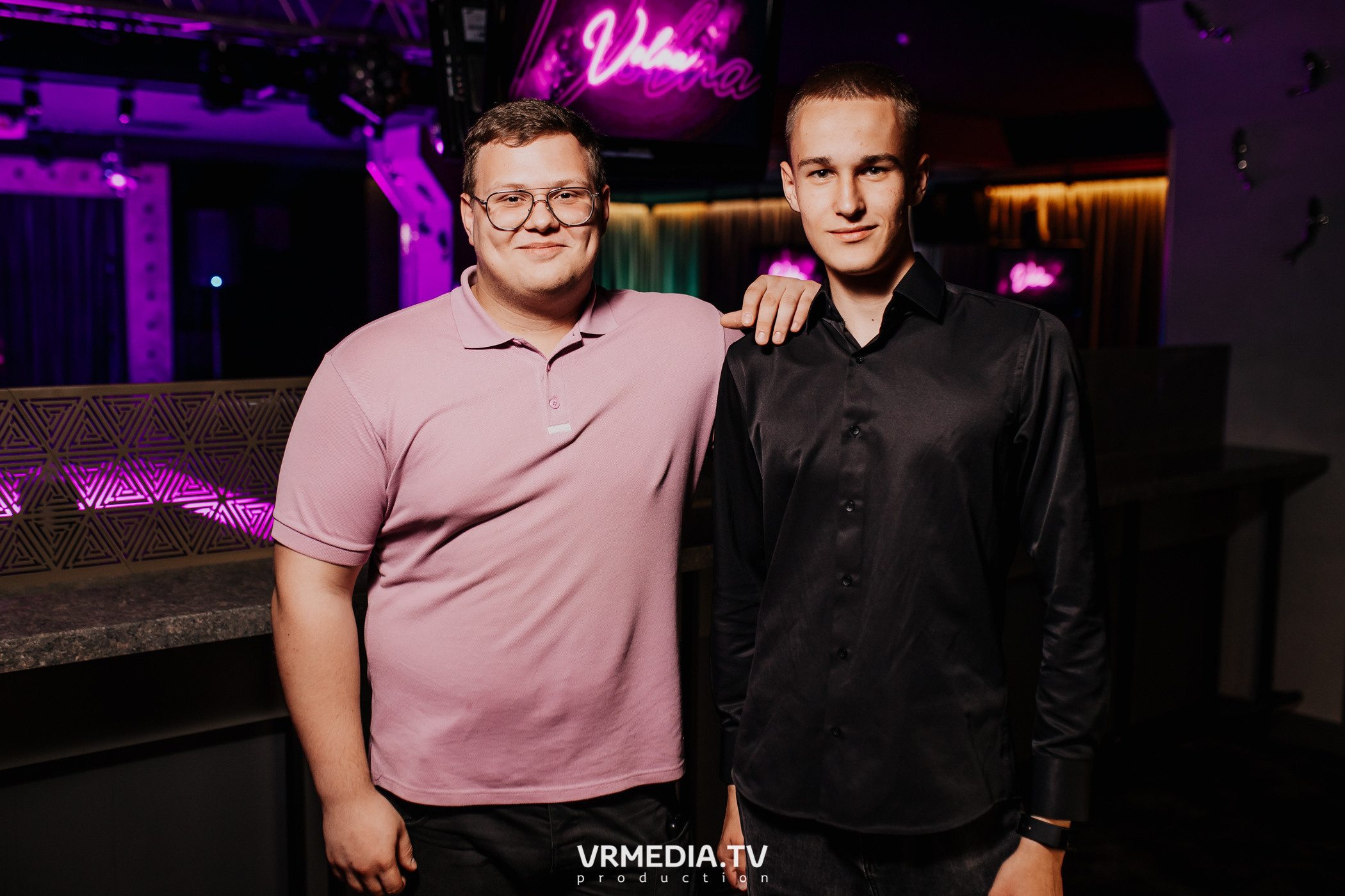 Пятничная вечеринка в караоке-баре «Volna»