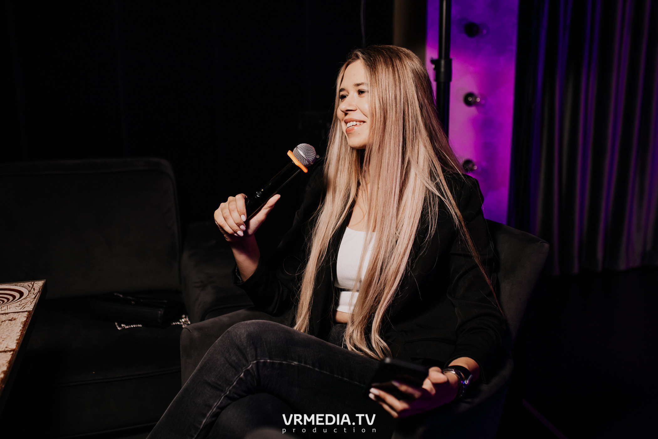 Пятничная вечеринка в караоке-баре «Volna»