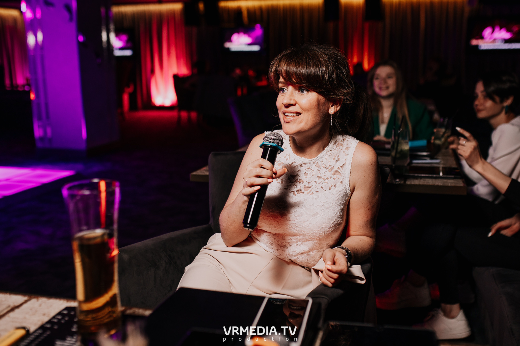 Пятничная вечеринка в караоке-баре «Volna»