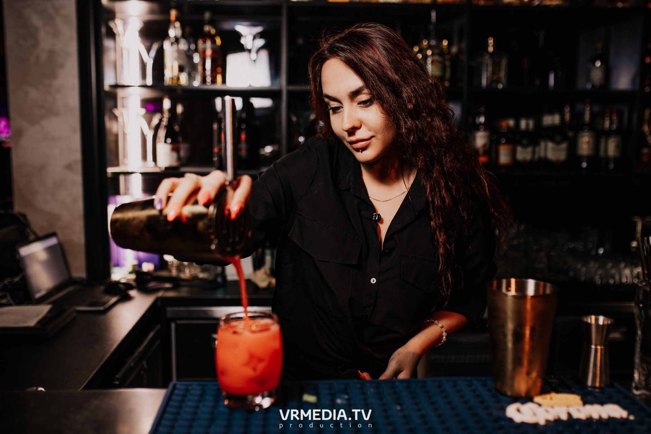 Пятничная вечеринка в караоке-баре «Volna»