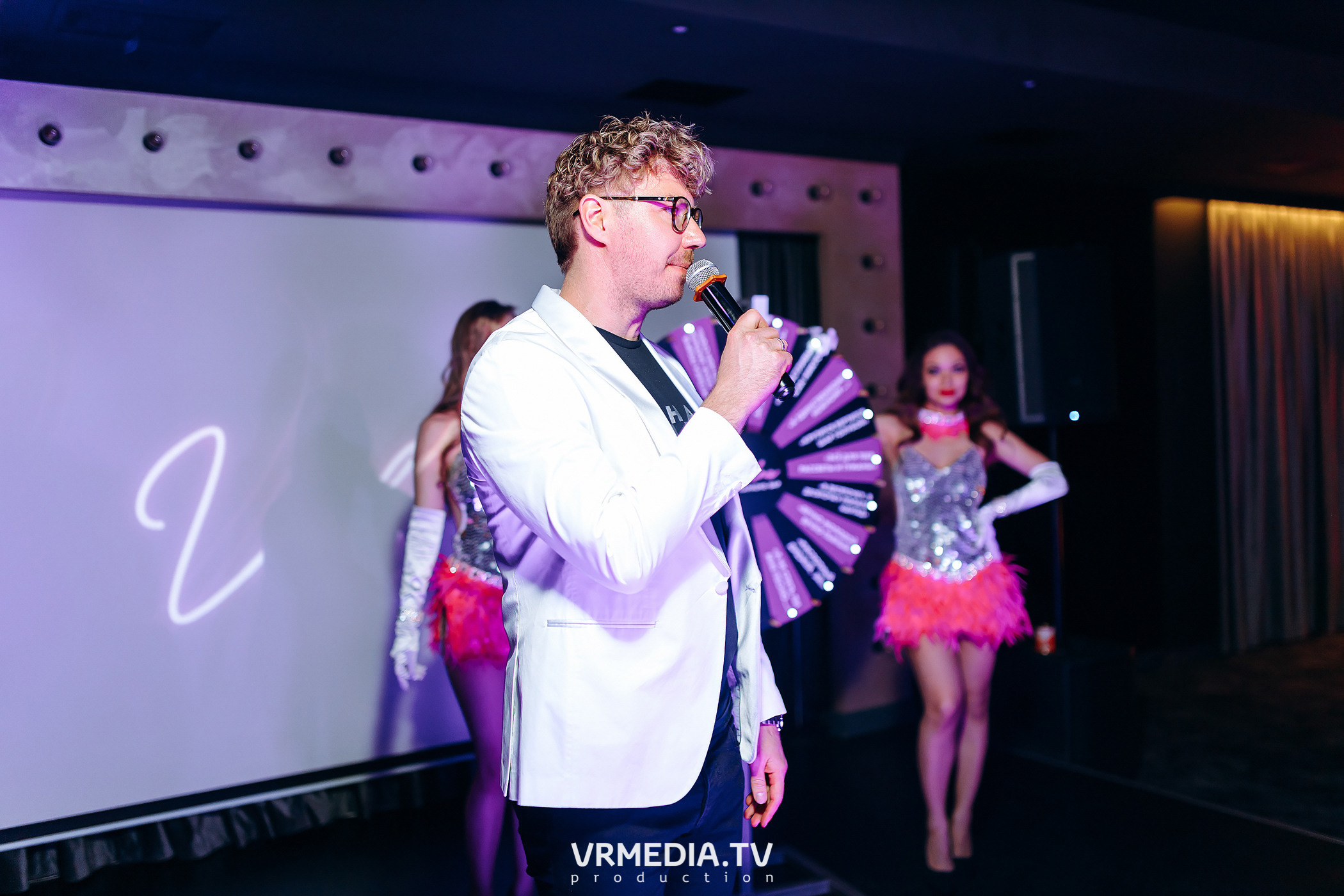 Колесо фортуны в караоке-баре «Volna»