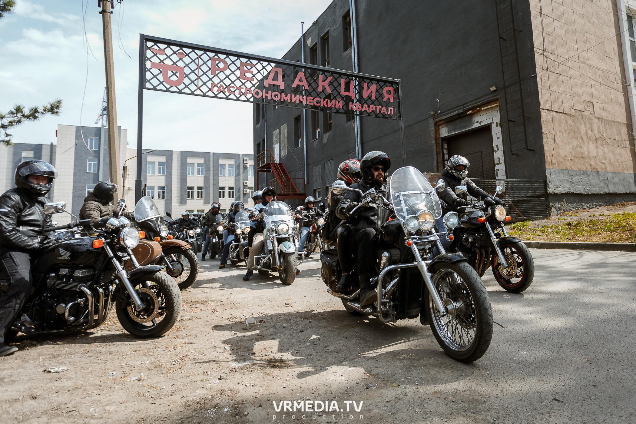 Открытие кемеровского мотосезона в культурном пространстве «Редакция»