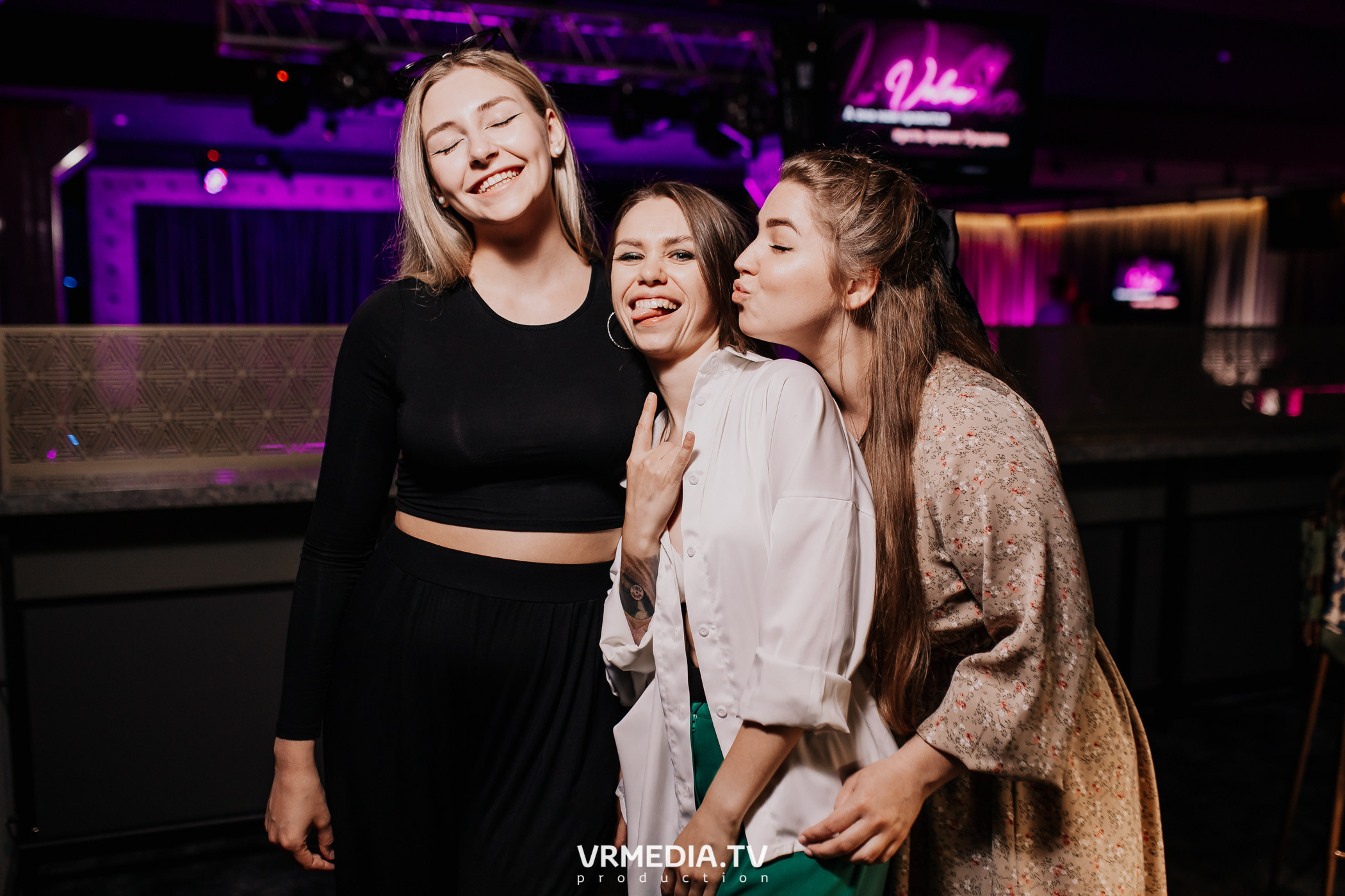 Русский рок в караоке-баре «Volna»