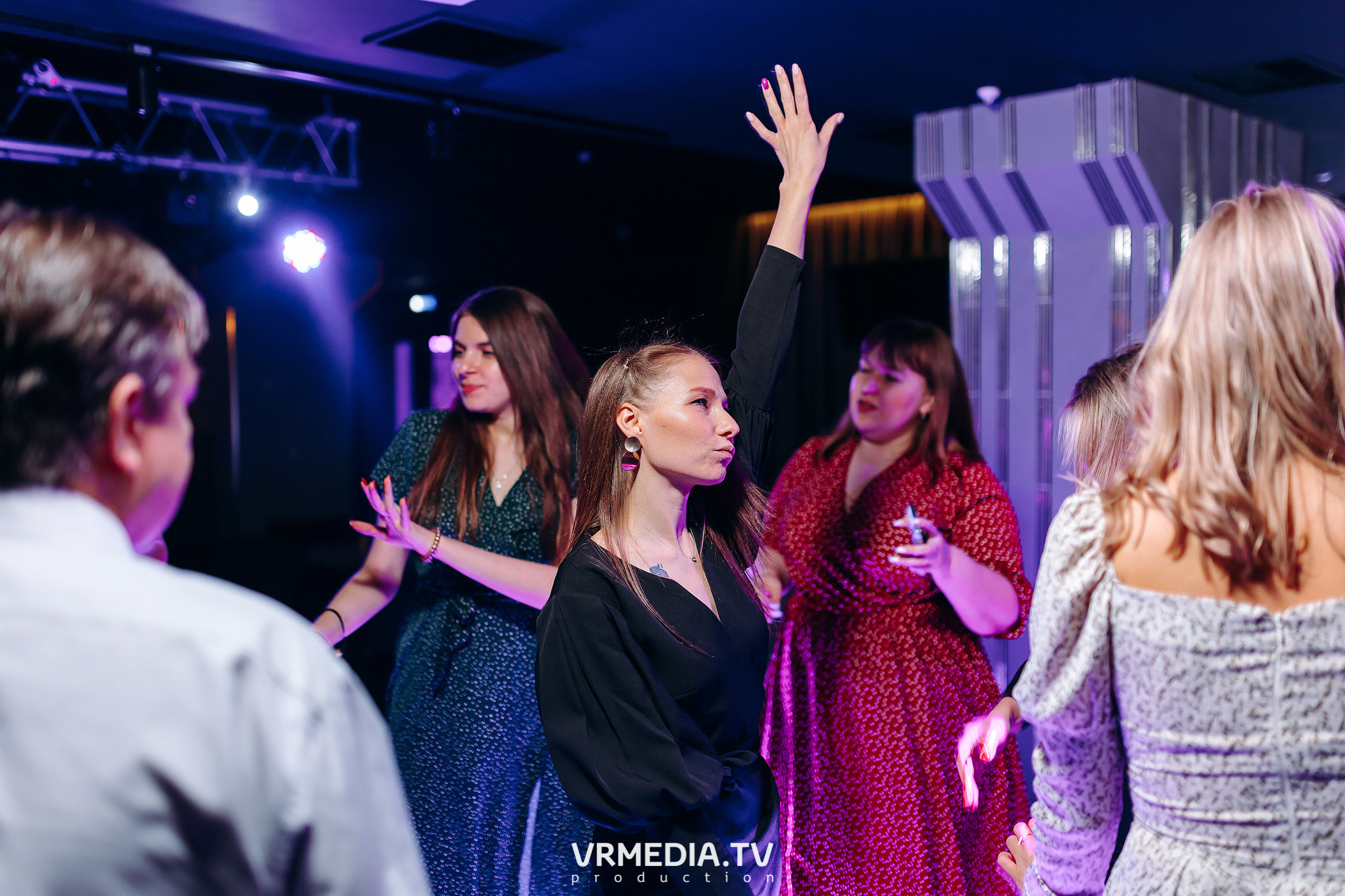 Колесо фортуны в караоке-баре «Volna»