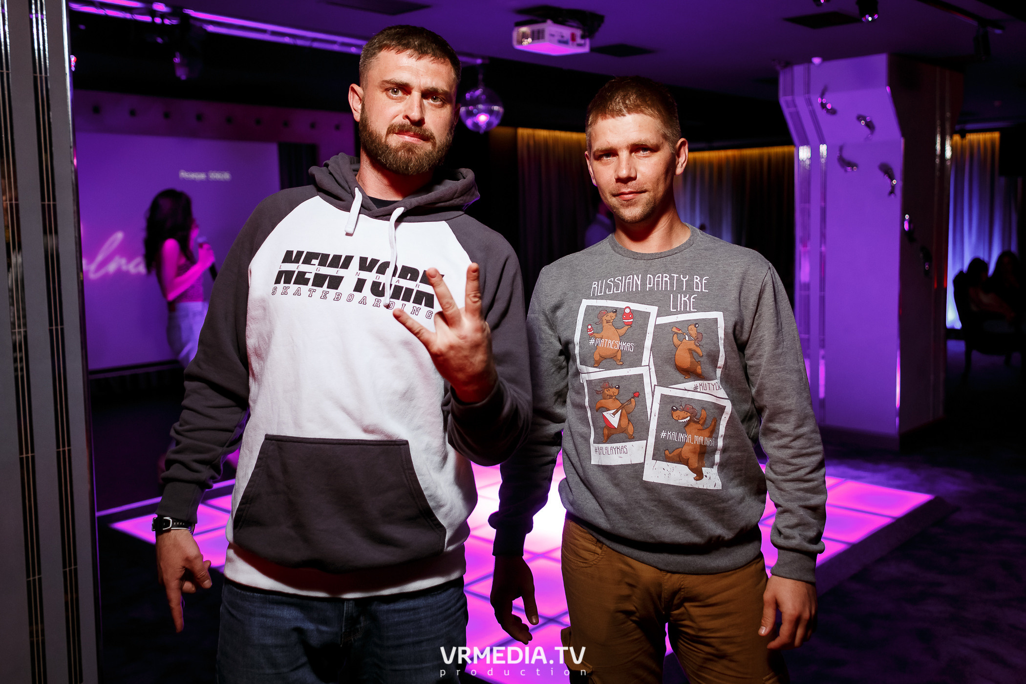 Золотая пятница. Вечеринка 90х в караоке-баре «Volna»