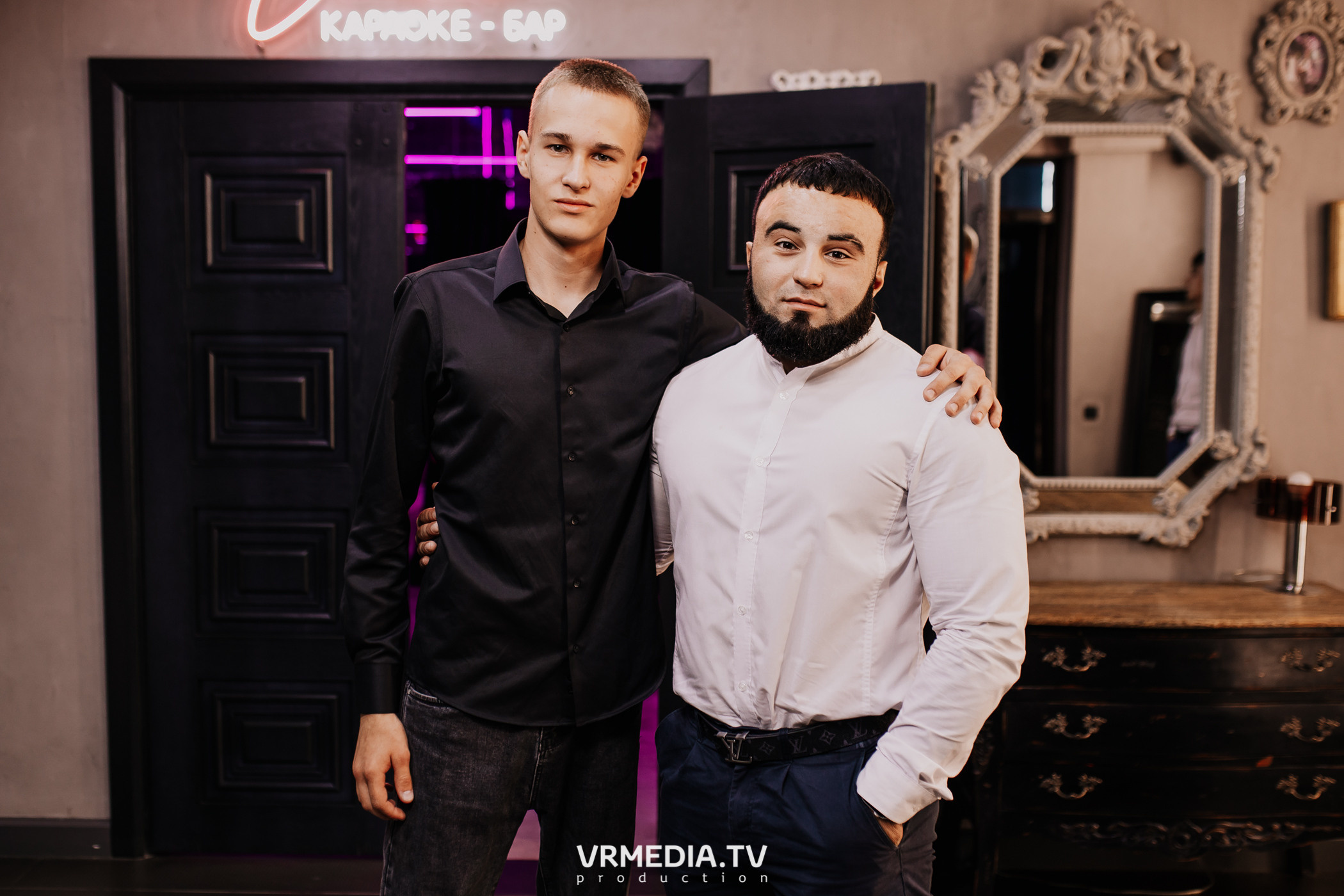 Пятничная вечеринка в караоке-баре «Volna»