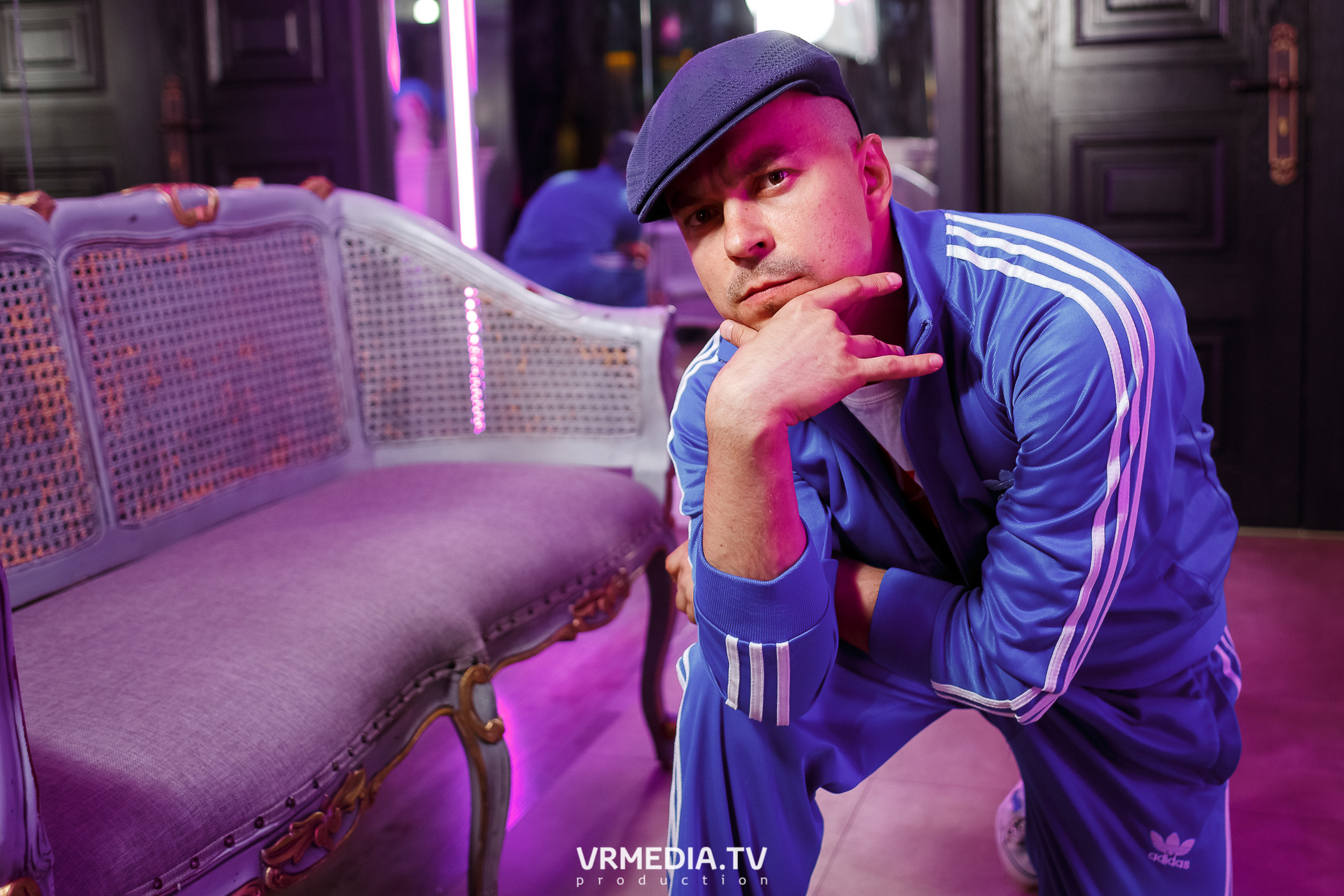 Золотая пятница. Вечеринка 90х в караоке-баре «Volna»