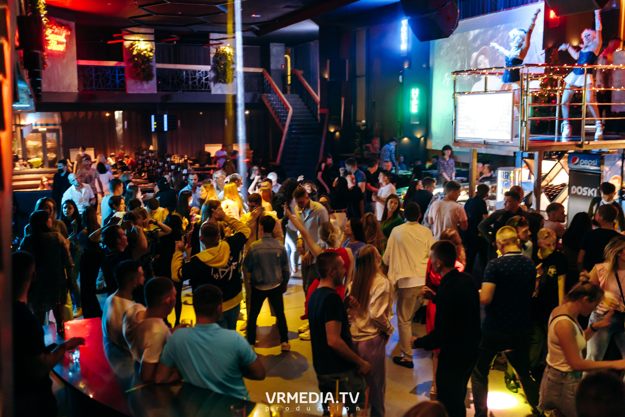 Новогодние корпоративы в баре «DOSKI»