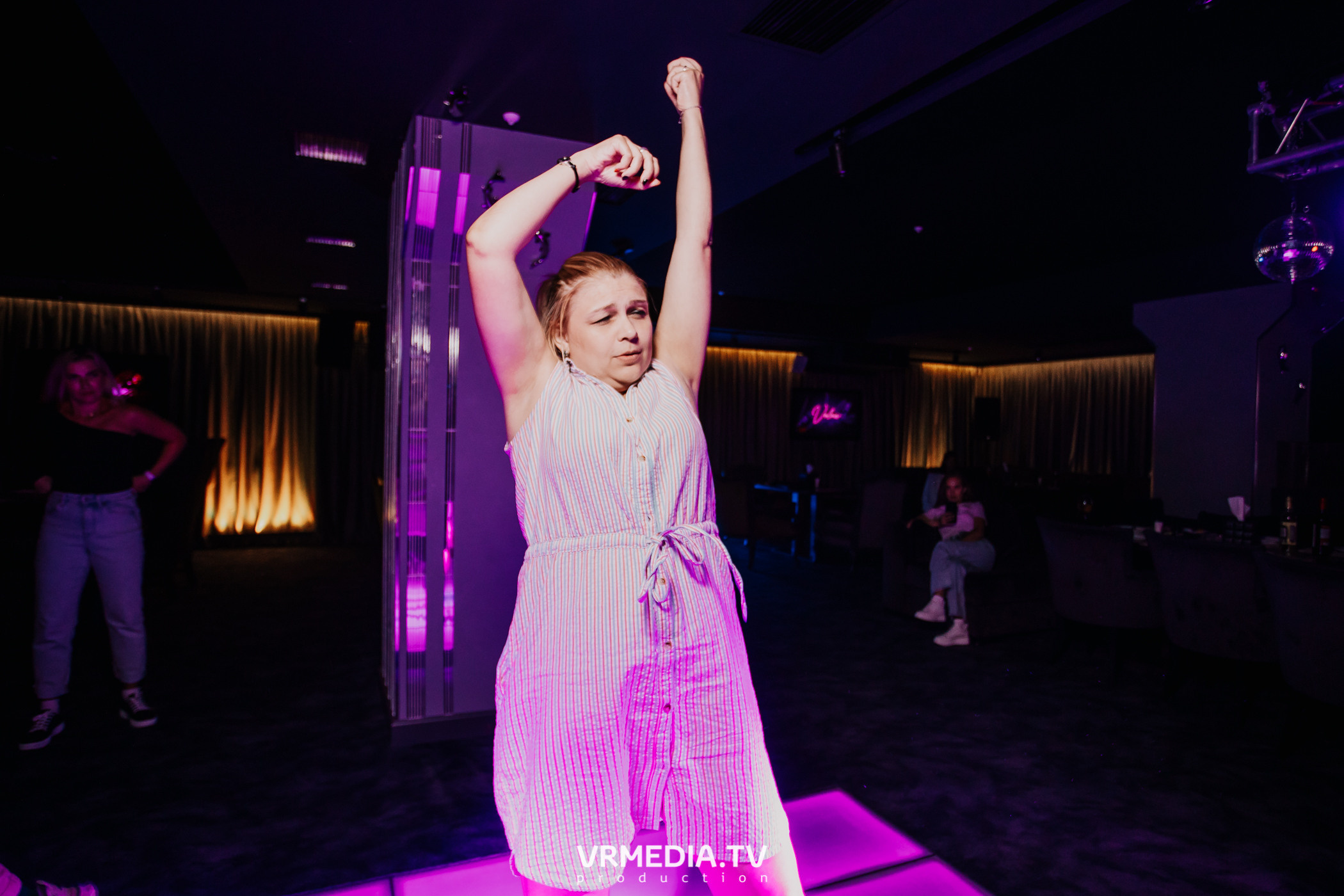 Русский рок в караоке-баре «Volna»