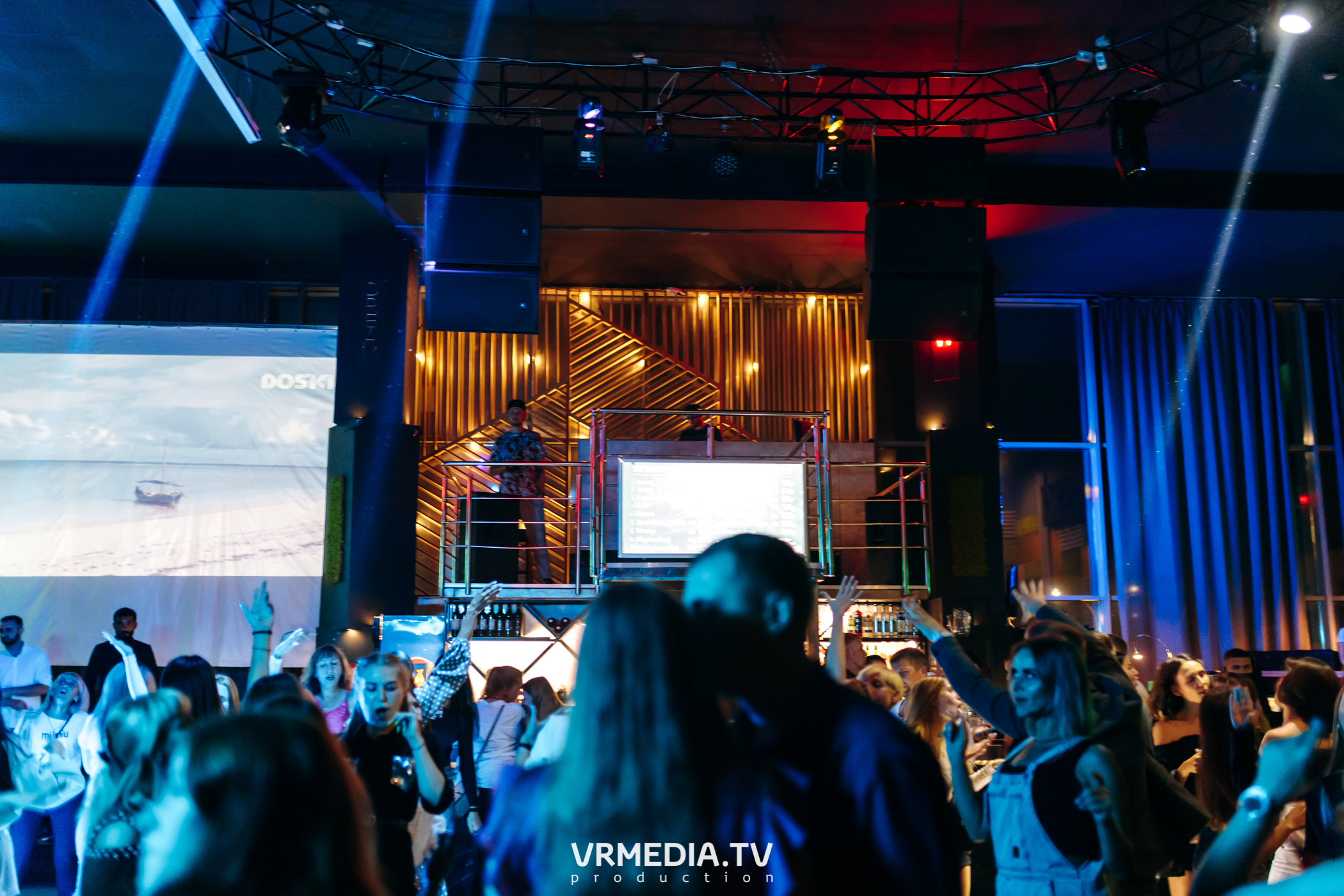 Выходные в баре «DOSKI»