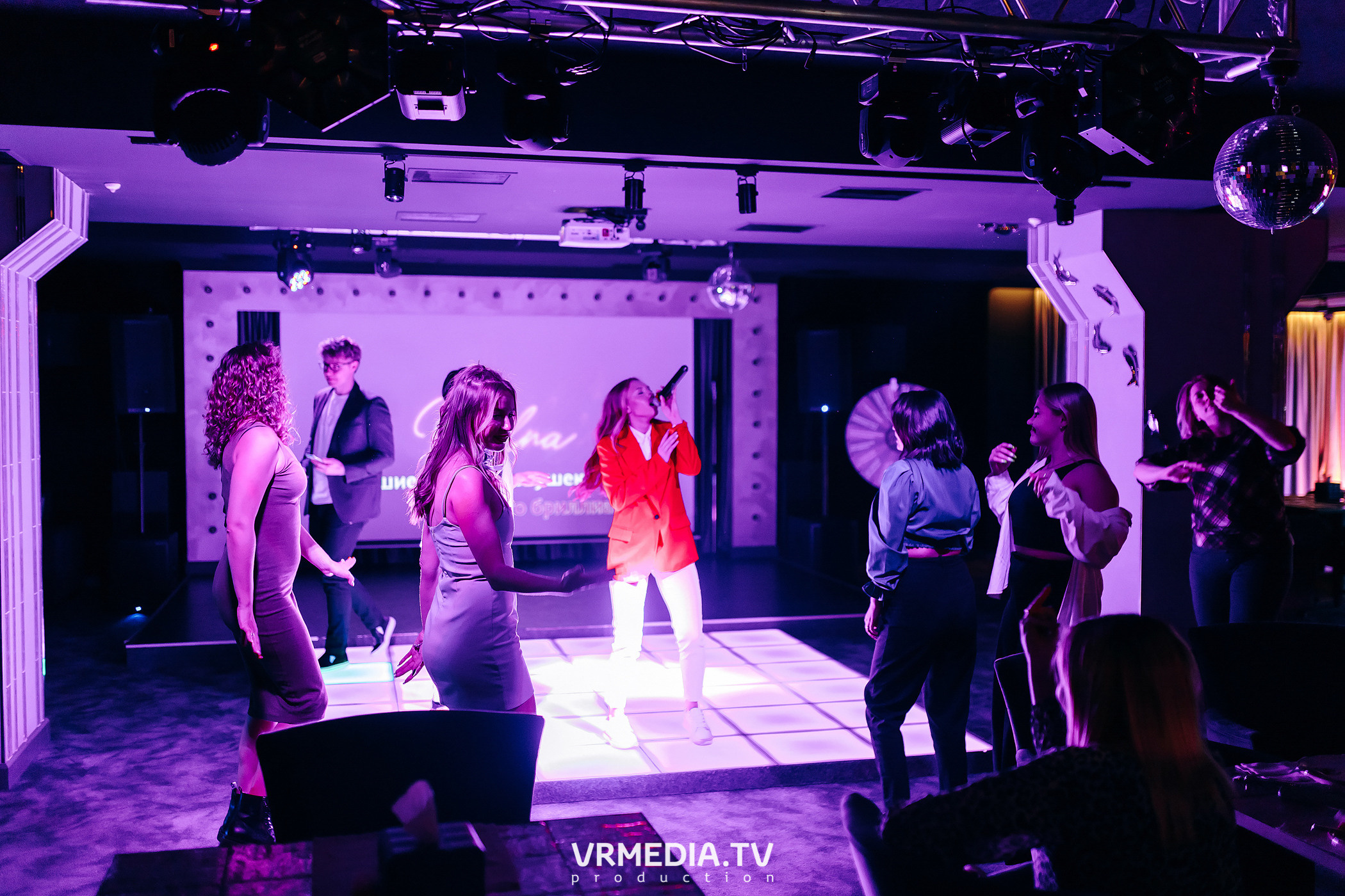 Колесо Фортуны в караоке-баре «Volna»