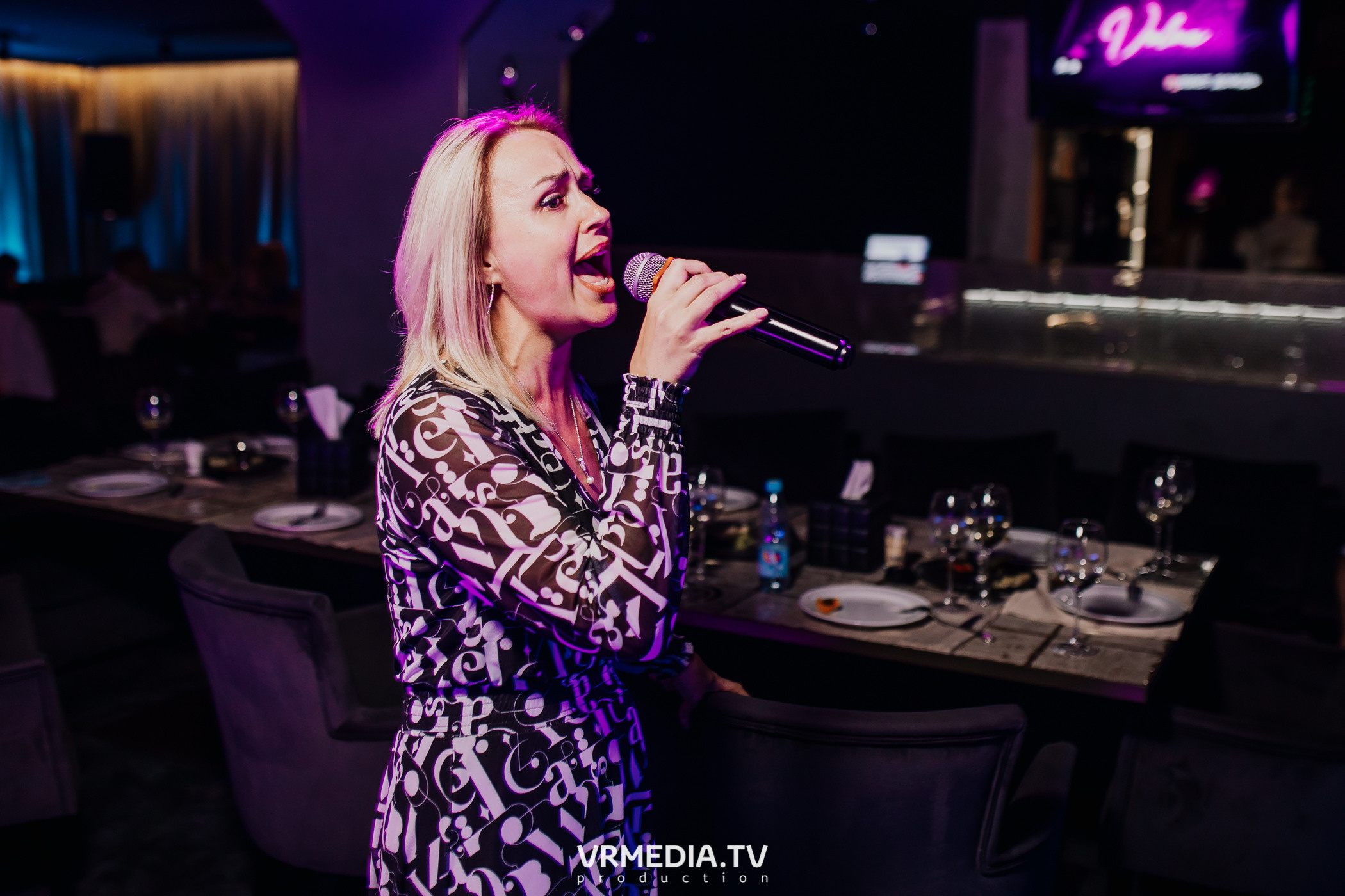 Русский рок в караоке-баре «Volna»