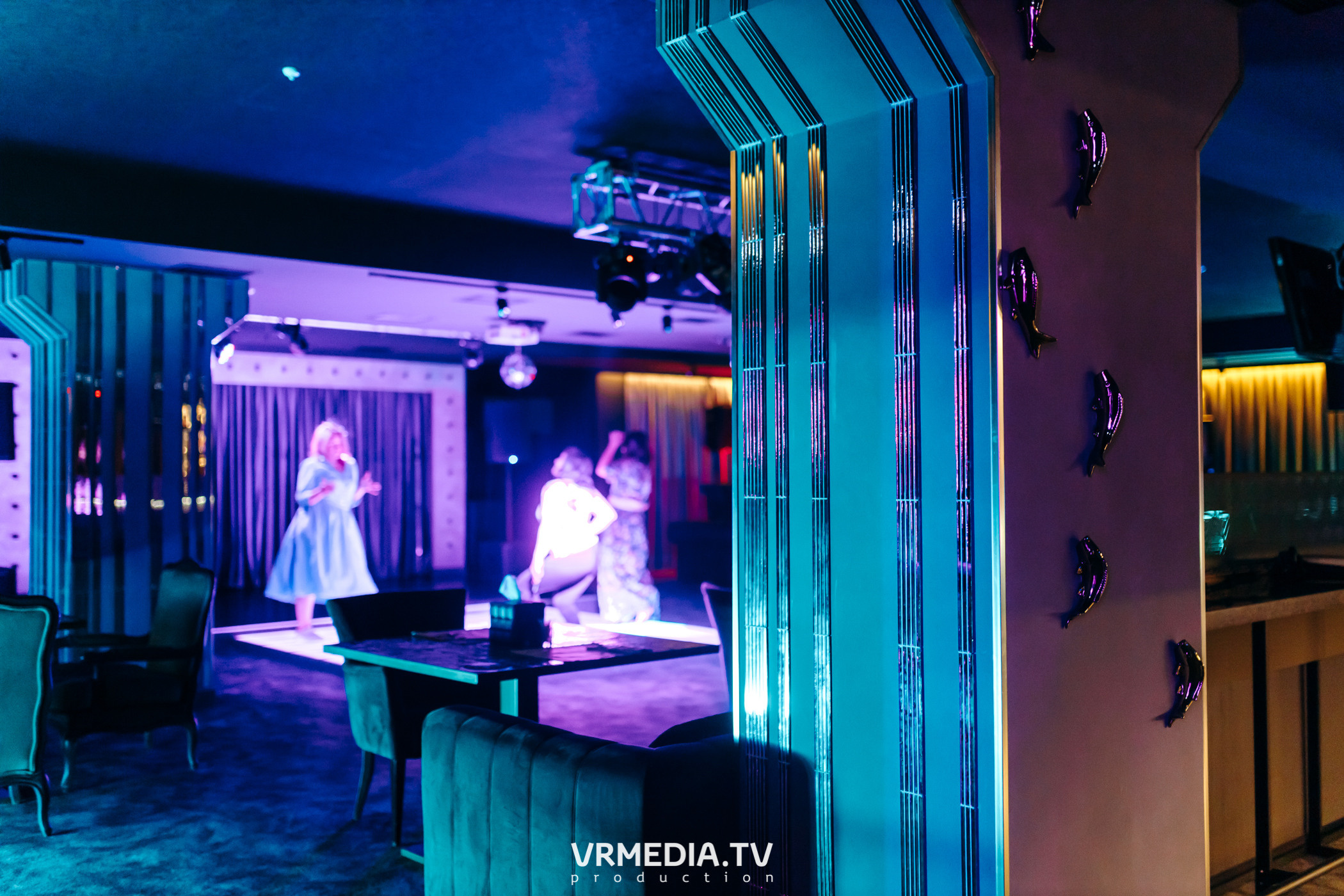 Love is… в караоке-баре «Volna»