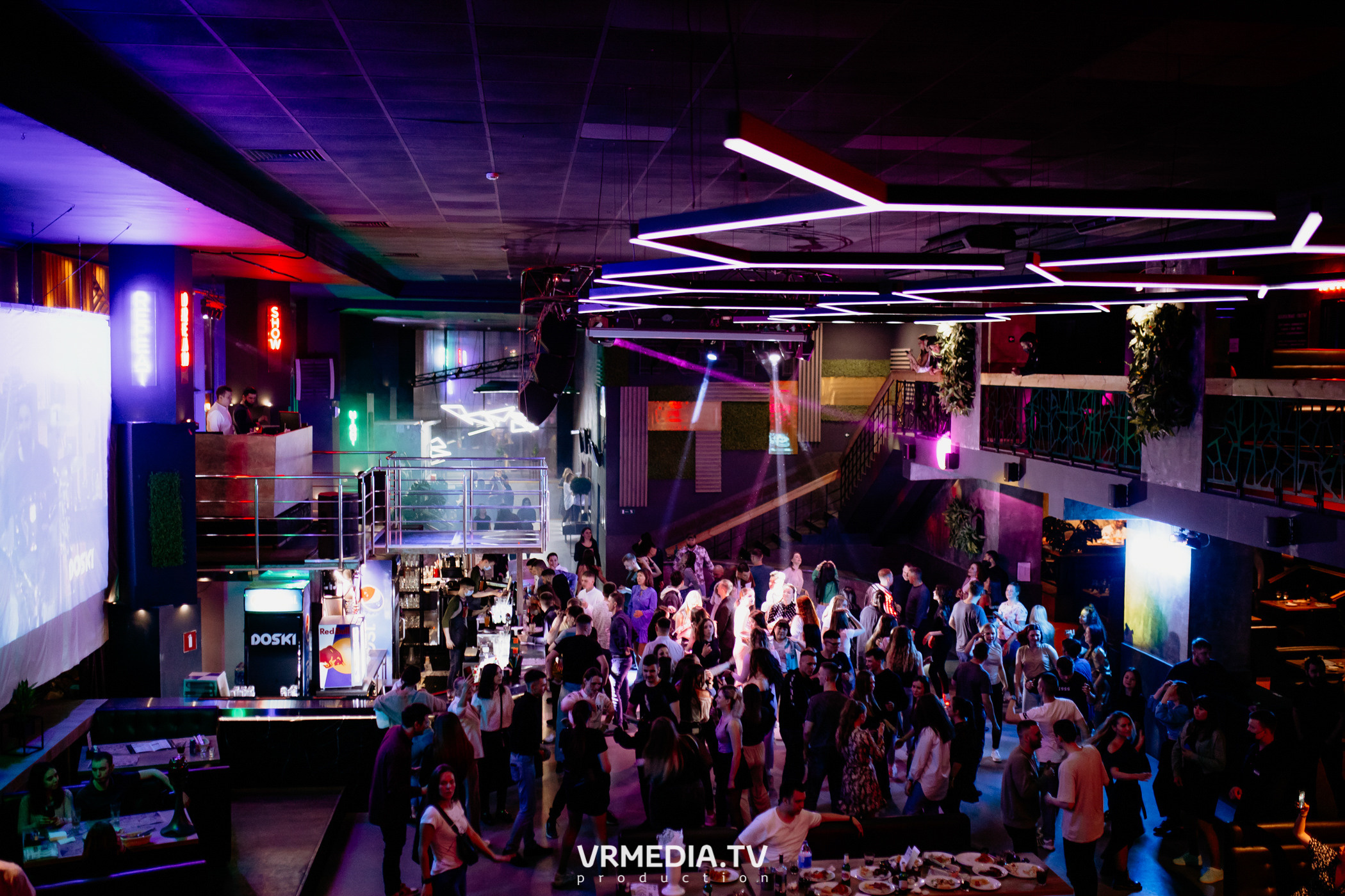 Выходные в баре «DOSKI»