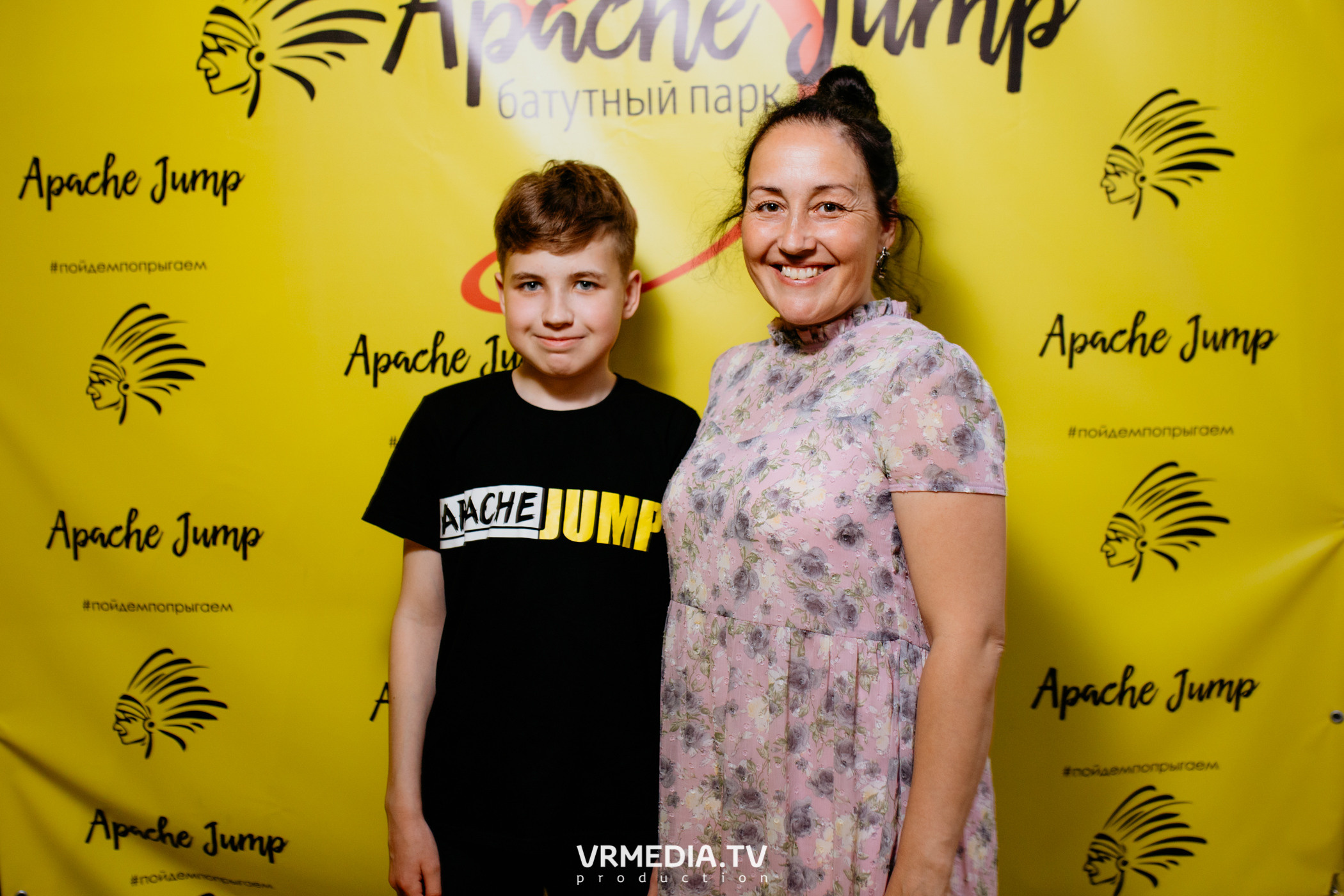 Соревнования по прыжкам на батуте в «Apache Jump»