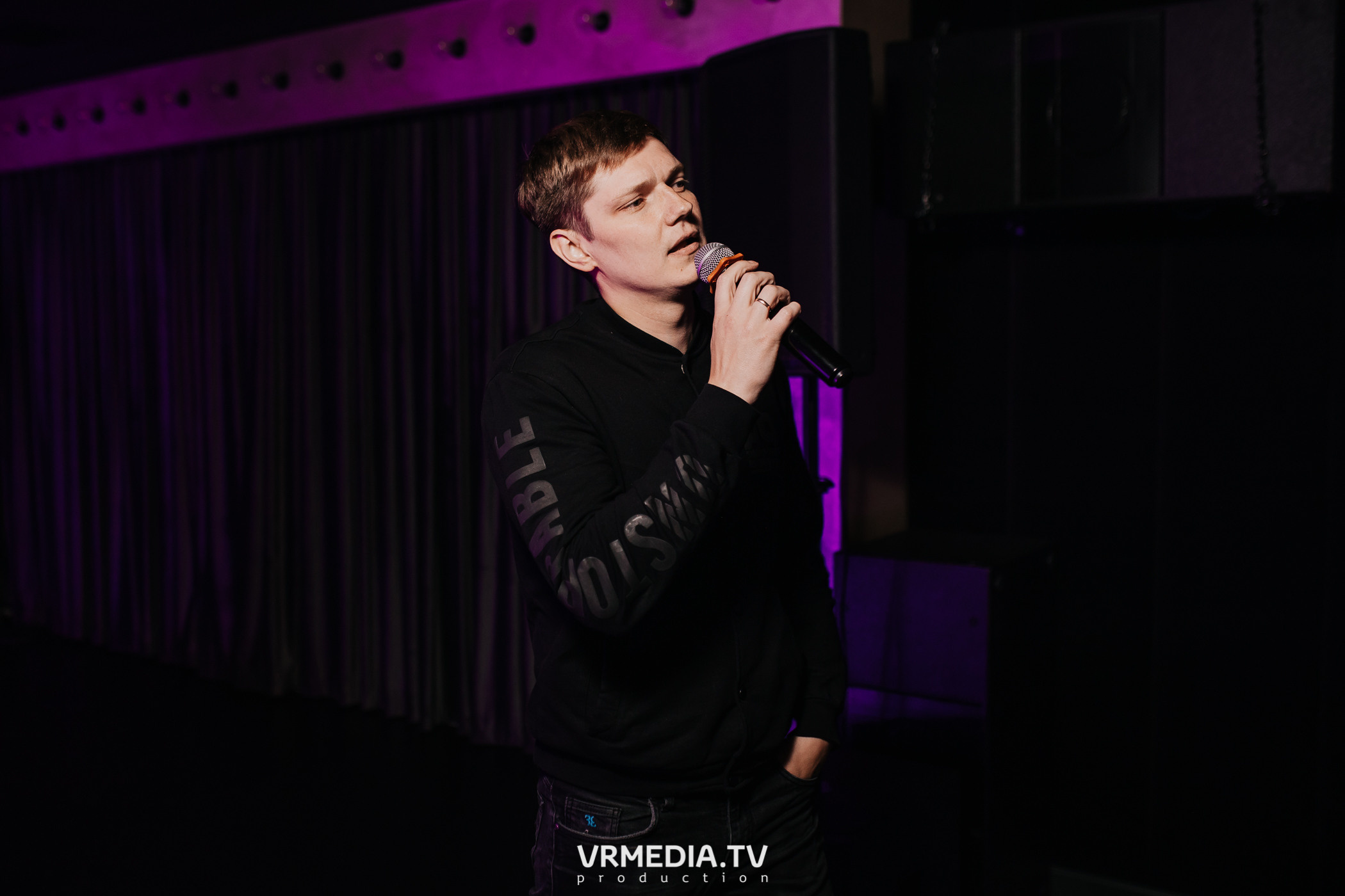 Пятничная вечеринка в караоке-баре «Volna»