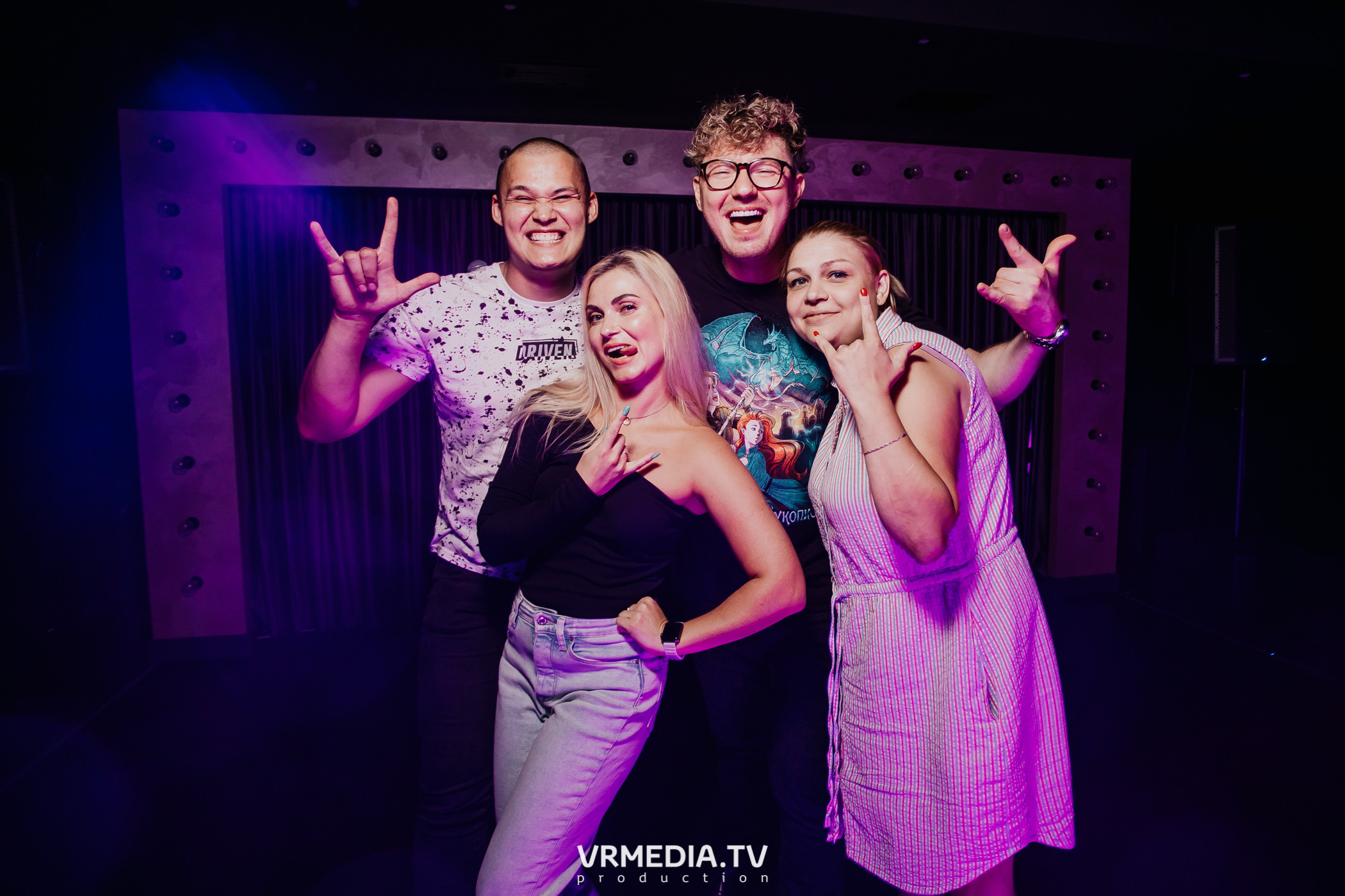 Русский рок в караоке-баре «Volna»