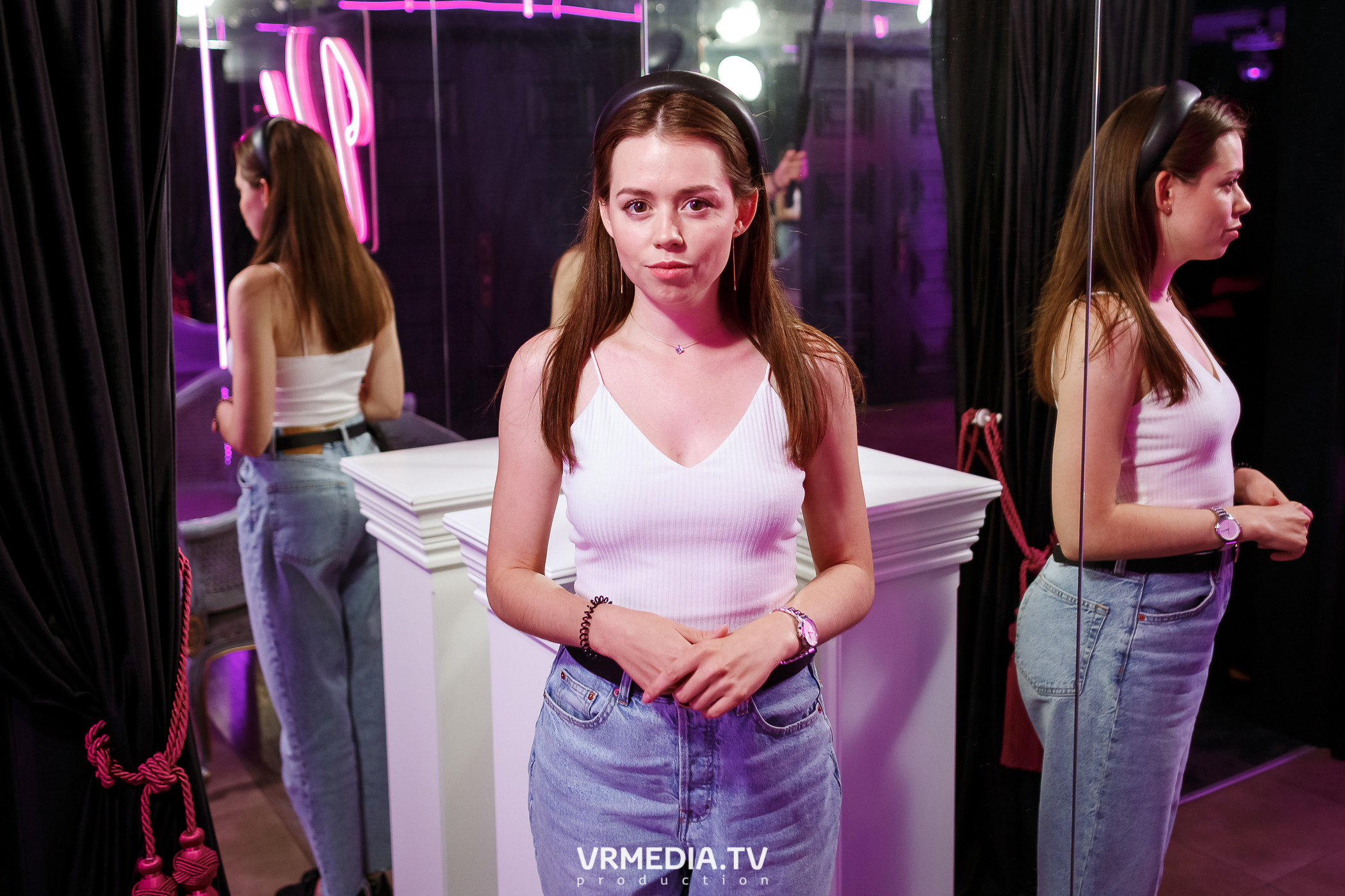 Золотая пятница. Вечеринка 90х в караоке-баре «Volna»