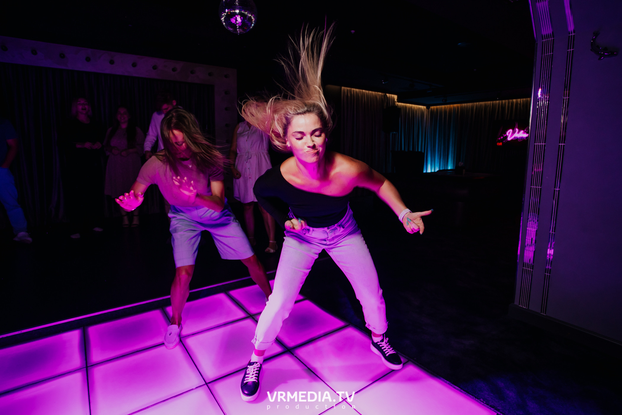 Русский рок в караоке-баре «Volna»