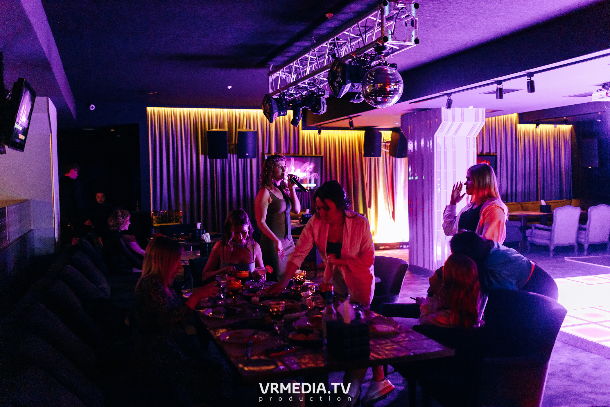 Колесо Фортуны в караоке-баре «Volna»