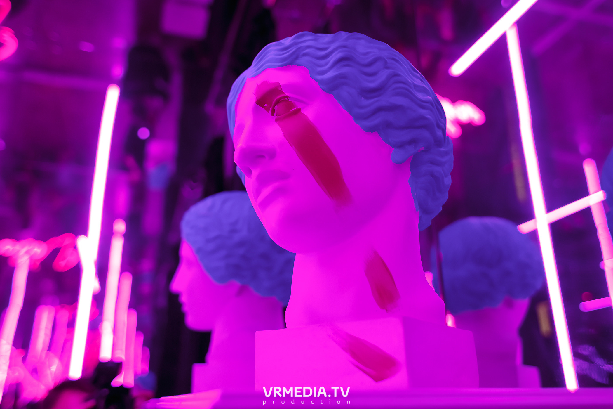 Золотая пятница. Вечеринка 90х в караоке-баре «Volna»