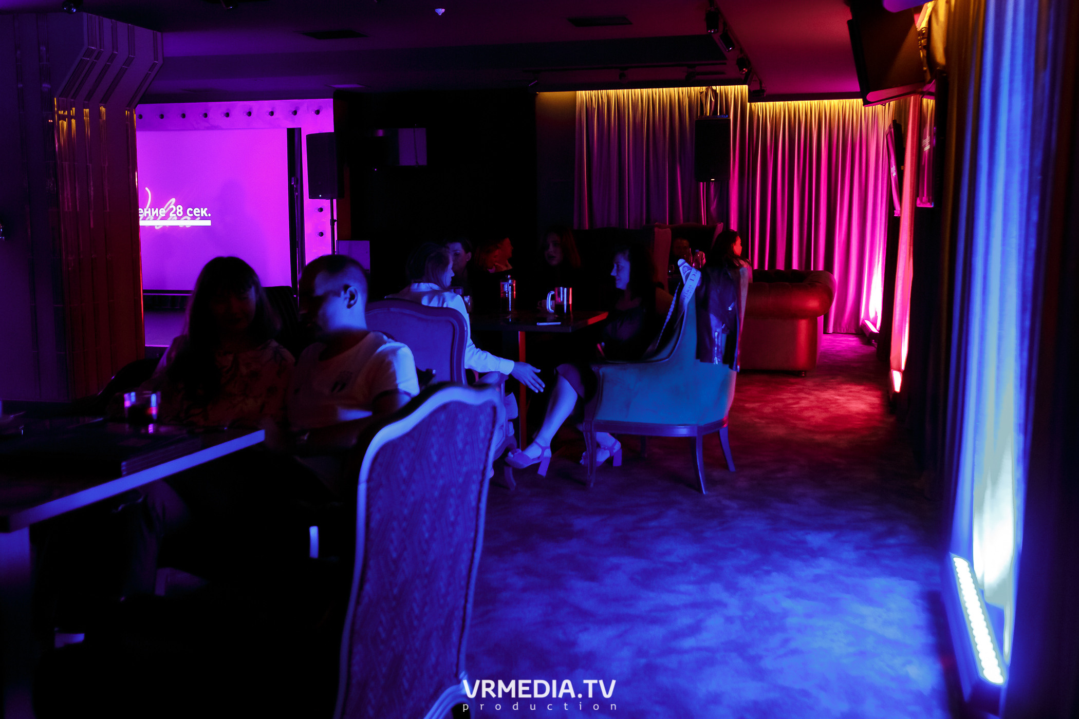 Золотая пятница. Вечеринка 90х в караоке-баре «Volna»