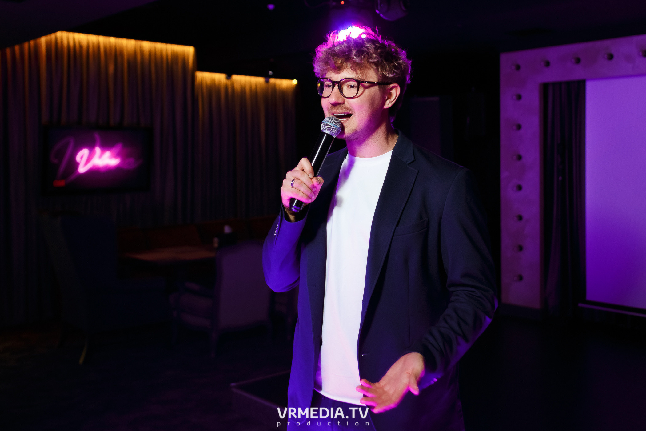 Колесо фортуны в караоке-баре «Volna»