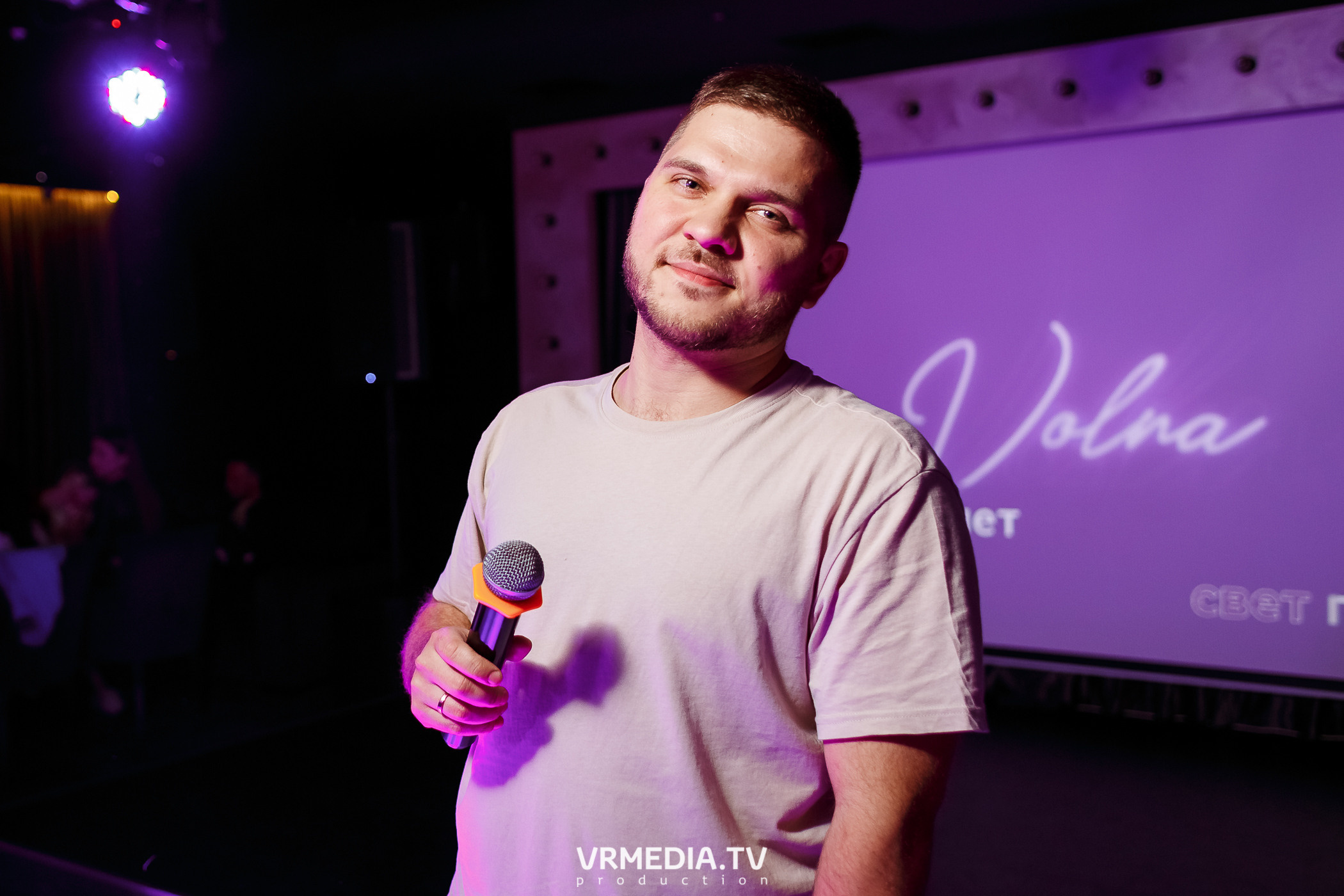 Золотая пятница. Вечеринка 90х в караоке-баре «Volna»