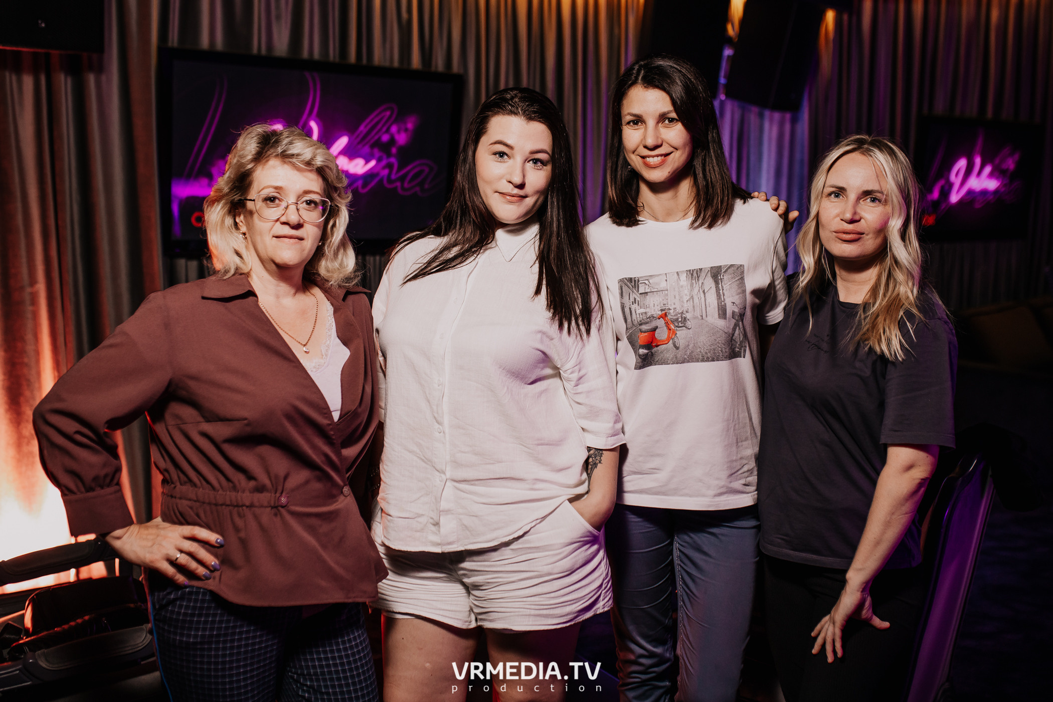 Пятничная вечеринка в караоке-баре «Volna»