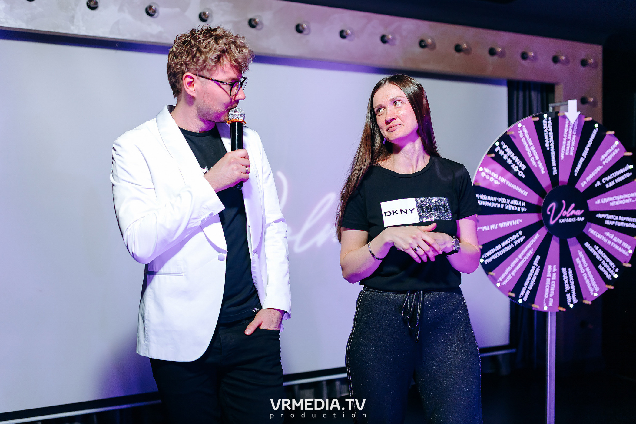 Колесо фортуны в караоке-баре «Volna»