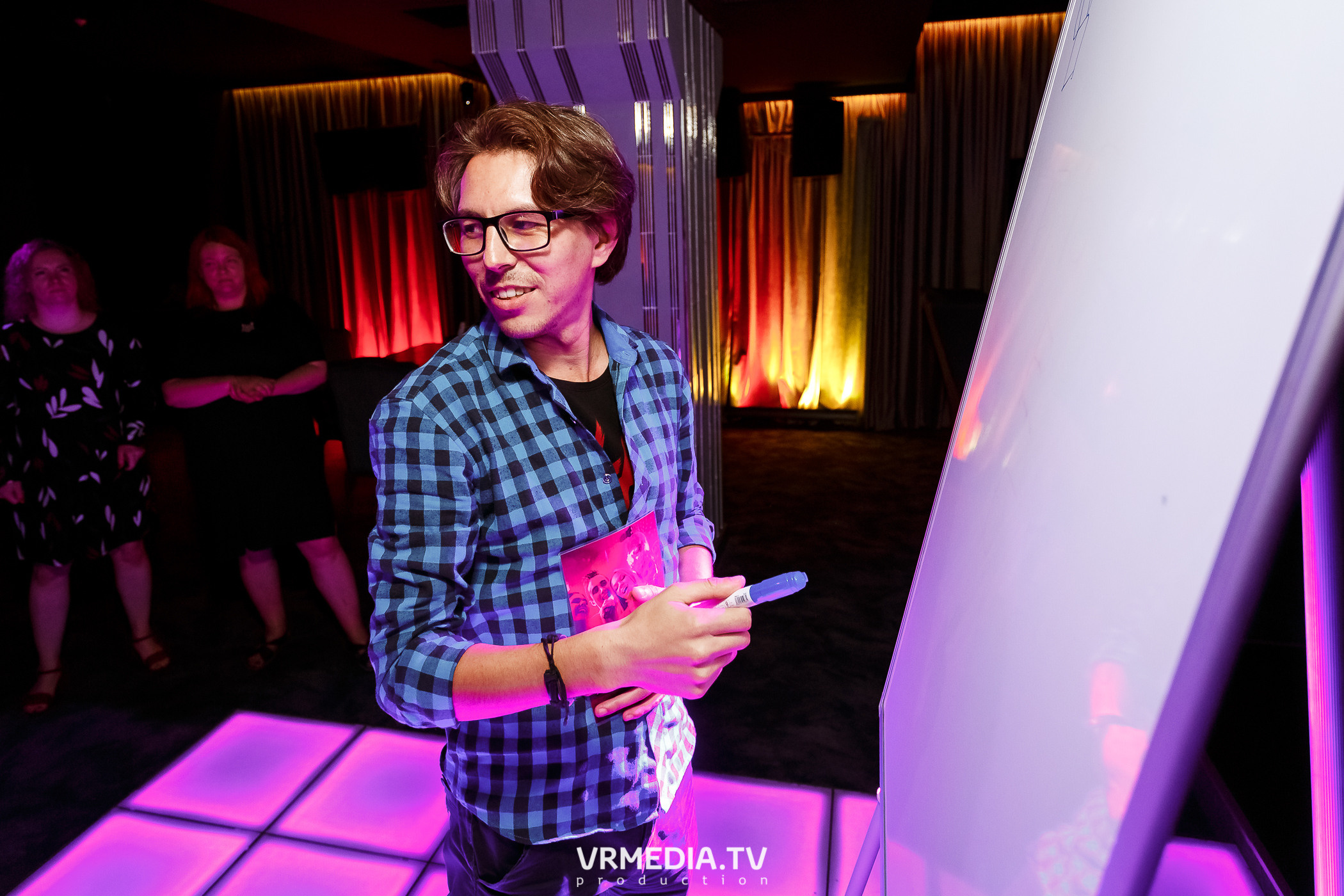 Золотая пятница в караоке-баре «Volna»